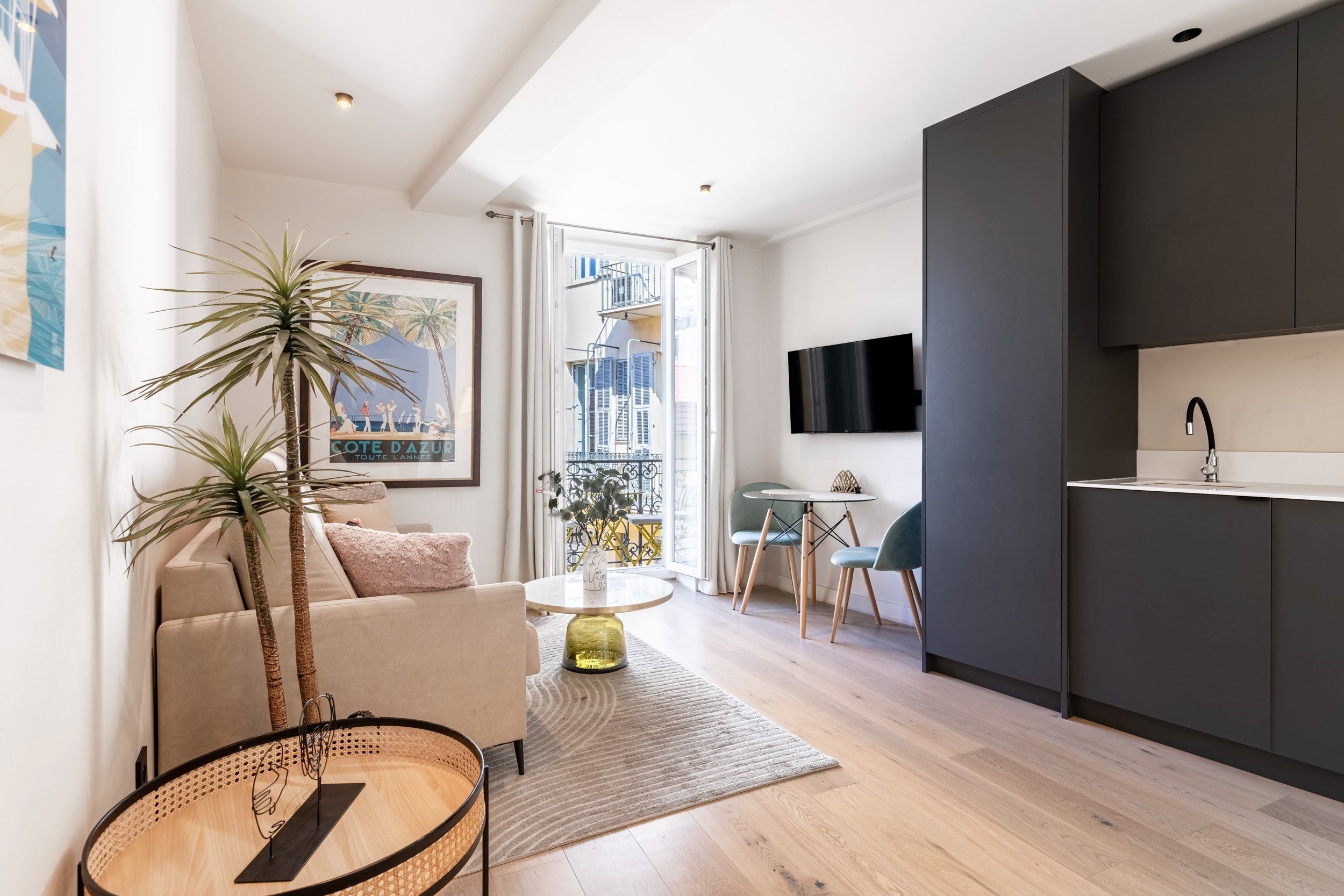  Studio apartment with sleeping area in Nice Carré d