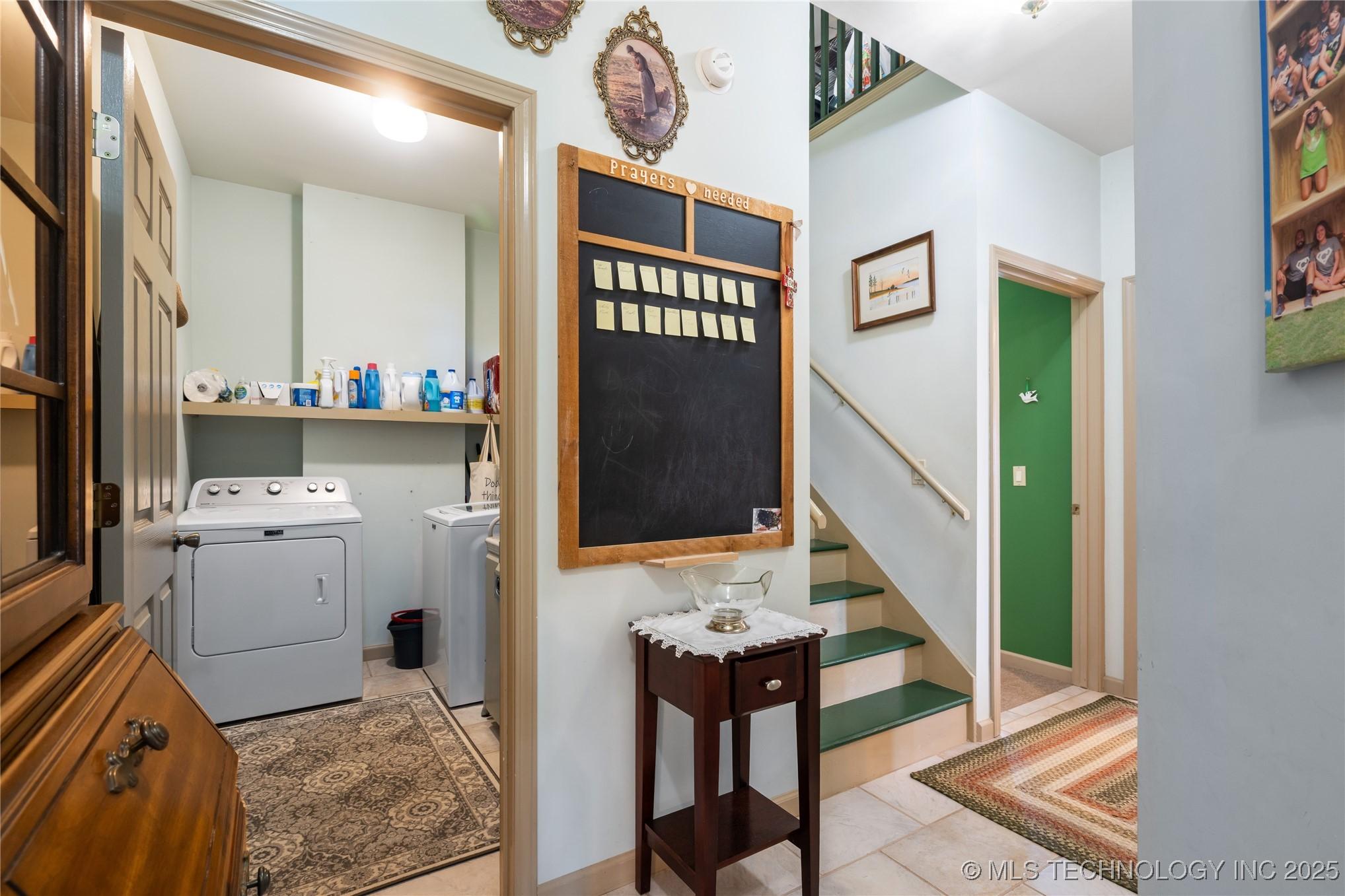 Hulbert, Oklahoma, 74441, United States, 3 Bedrooms Bedrooms, ,2 BathroomsBathrooms,Residential,For Sale,1920796