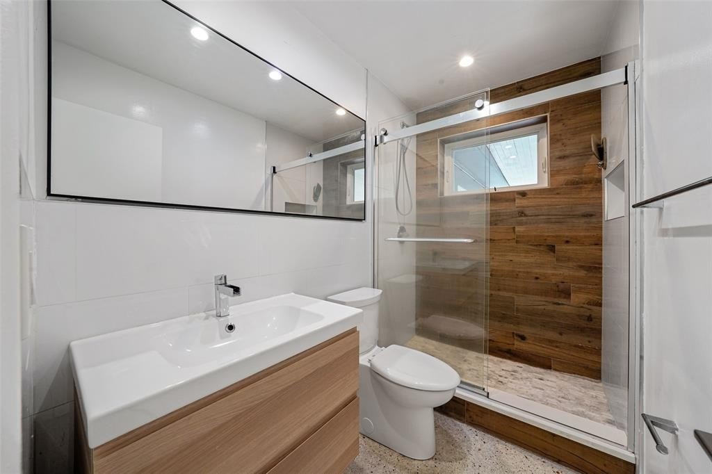 Hollywood, Florida, 33021, United States, 2 Bedrooms Bedrooms, ,1 BathroomBathrooms,Residential,For Sale,1982688