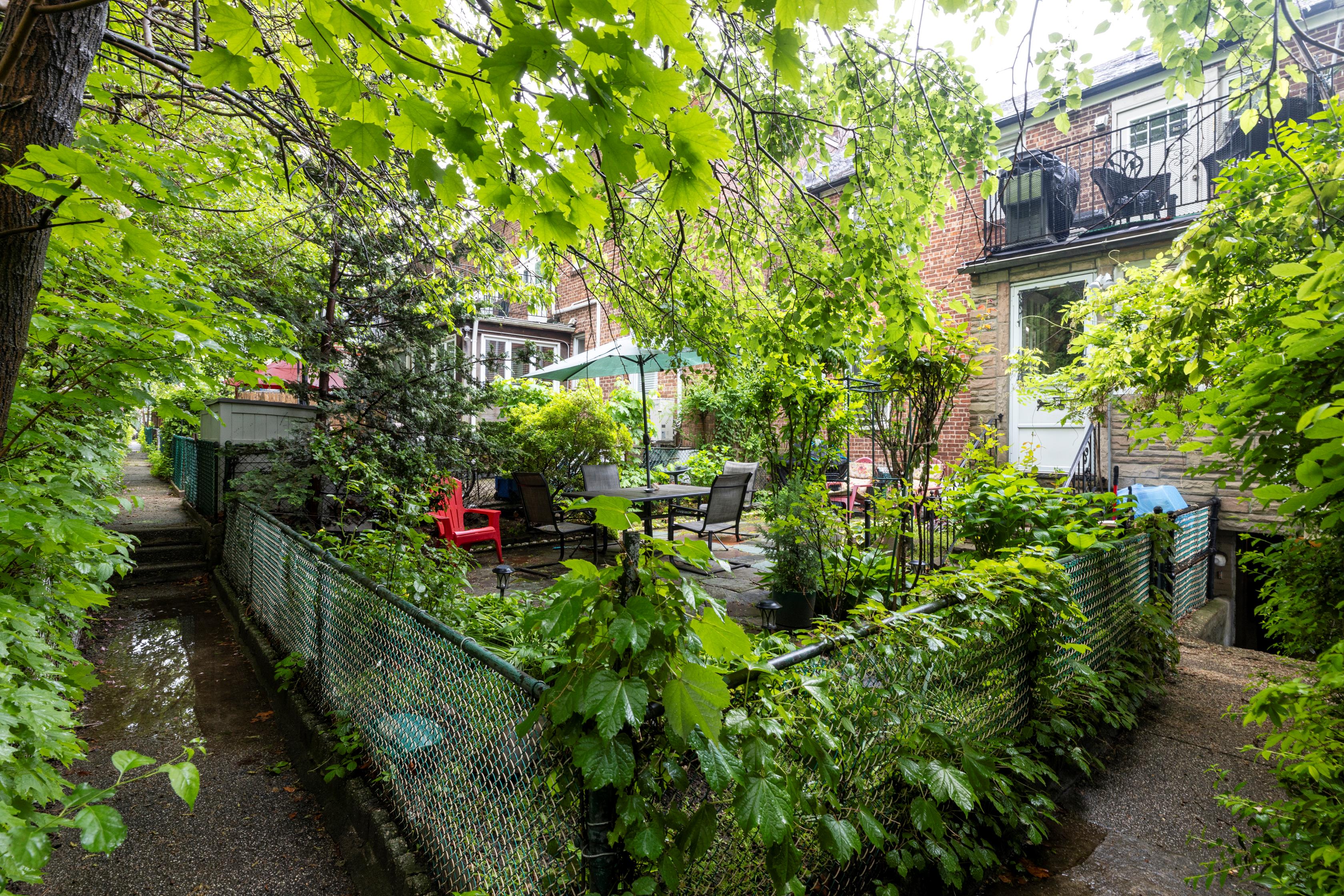 Sunnyside, New York, 11104, United States, 5 Bedrooms Bedrooms, ,3 BathroomsBathrooms,Residential,For Sale,1823180