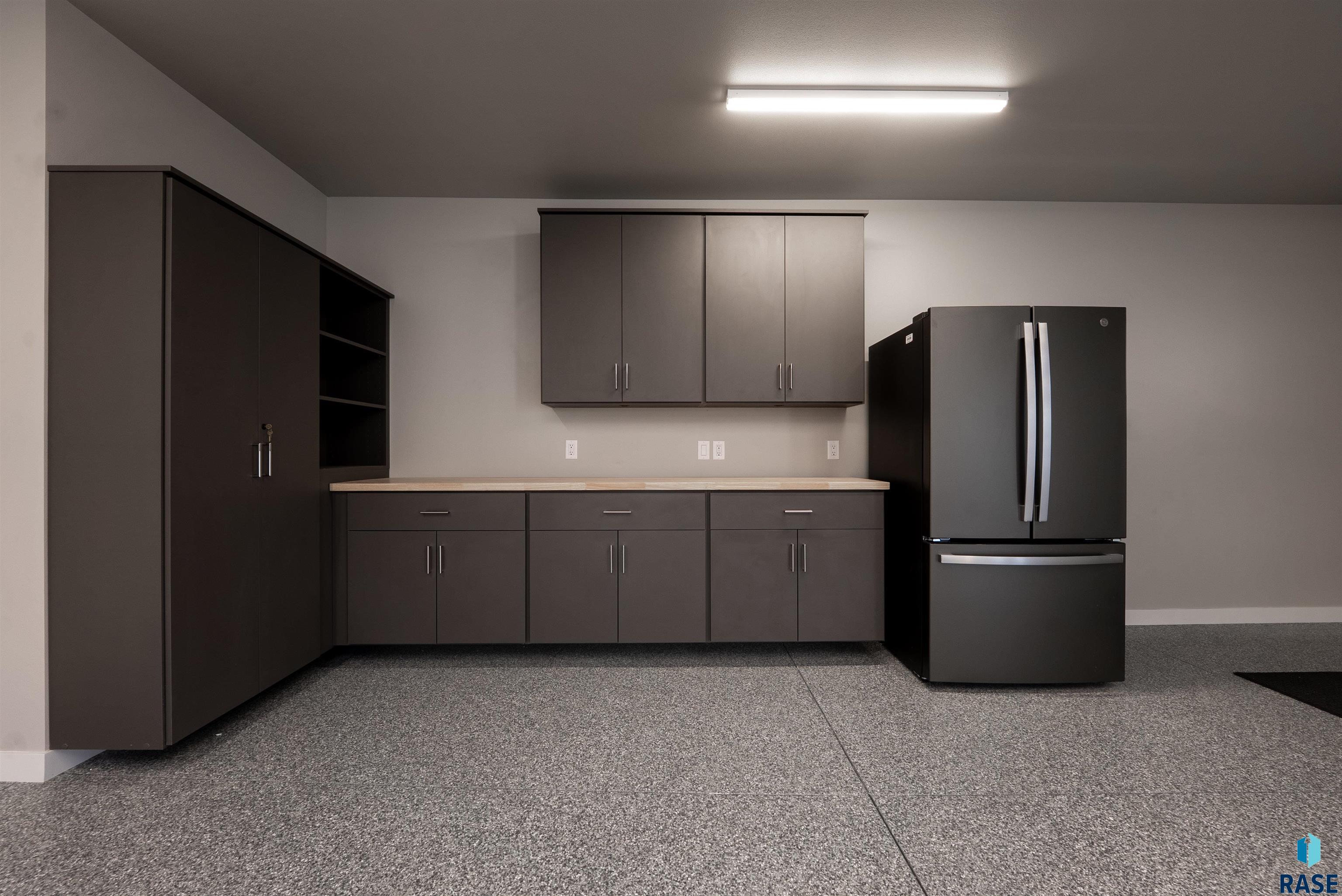 Sioux Falls, South Dakota, 57106, United States, ,Residential,For Sale,1986219