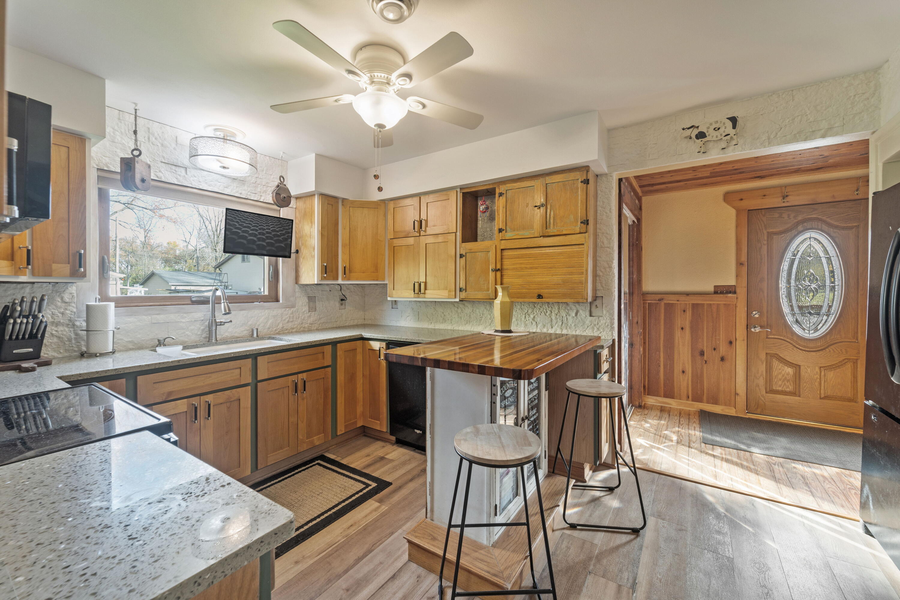 Waterford, Wisconsin, 53185, United States, 2 Bedrooms Bedrooms, ,2 BathroomsBathrooms,Residential,For Sale,1985516