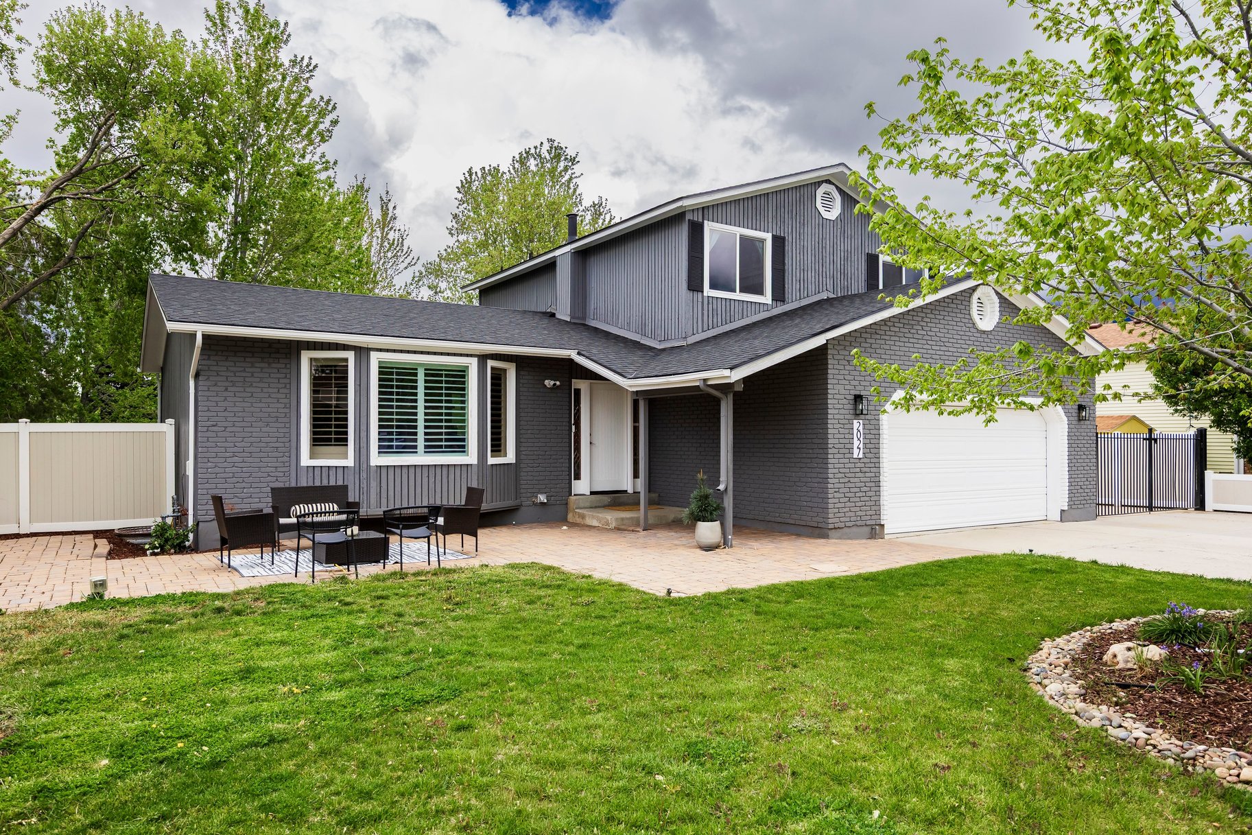  Sandy Gem Near the Canyons with Beautiful Backyard Living - 物件實景