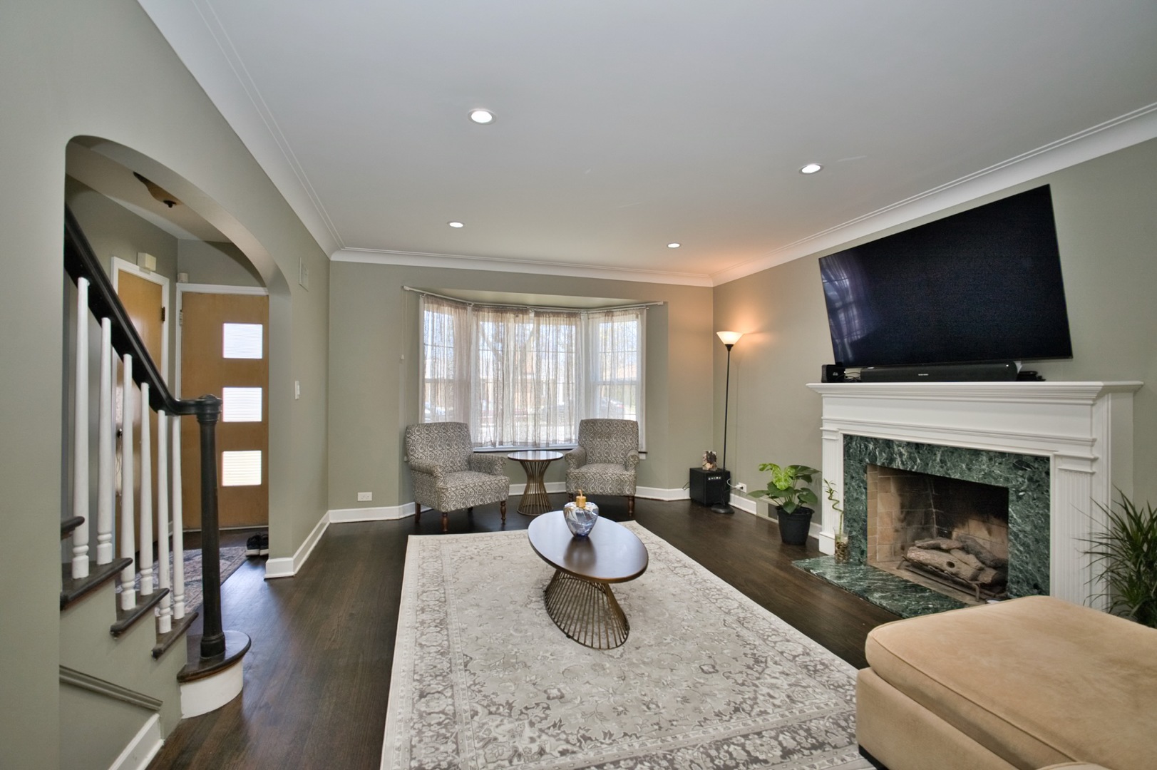 Lincolnwood, Illinois, 60712, United States, 3 Bedrooms Bedrooms, ,2 BathroomsBathrooms,Residential,For Sale,1863685