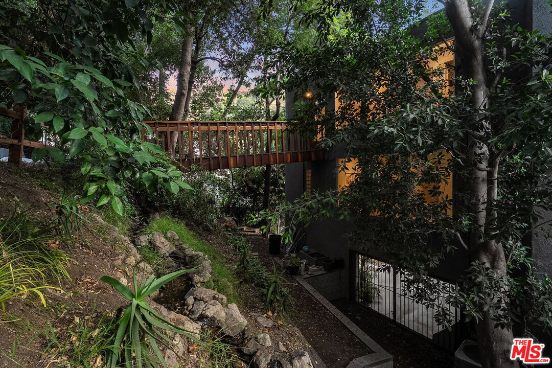 Los Angeles, California, 90046, United States, 3 Bedrooms Bedrooms, ,2 BathroomsBathrooms,Residential,For Sale,1910826
