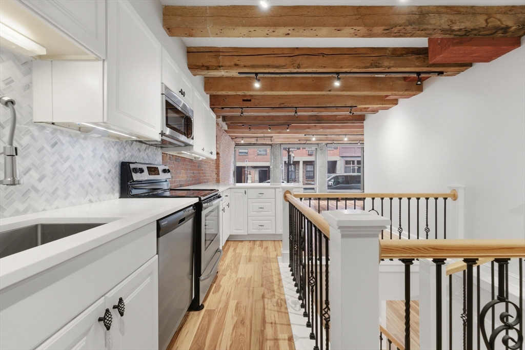 Boston, Massachusetts, 02109, United States, 2 Bedrooms Bedrooms, ,1 BathroomBathrooms,Residential,For Sale,2034502
