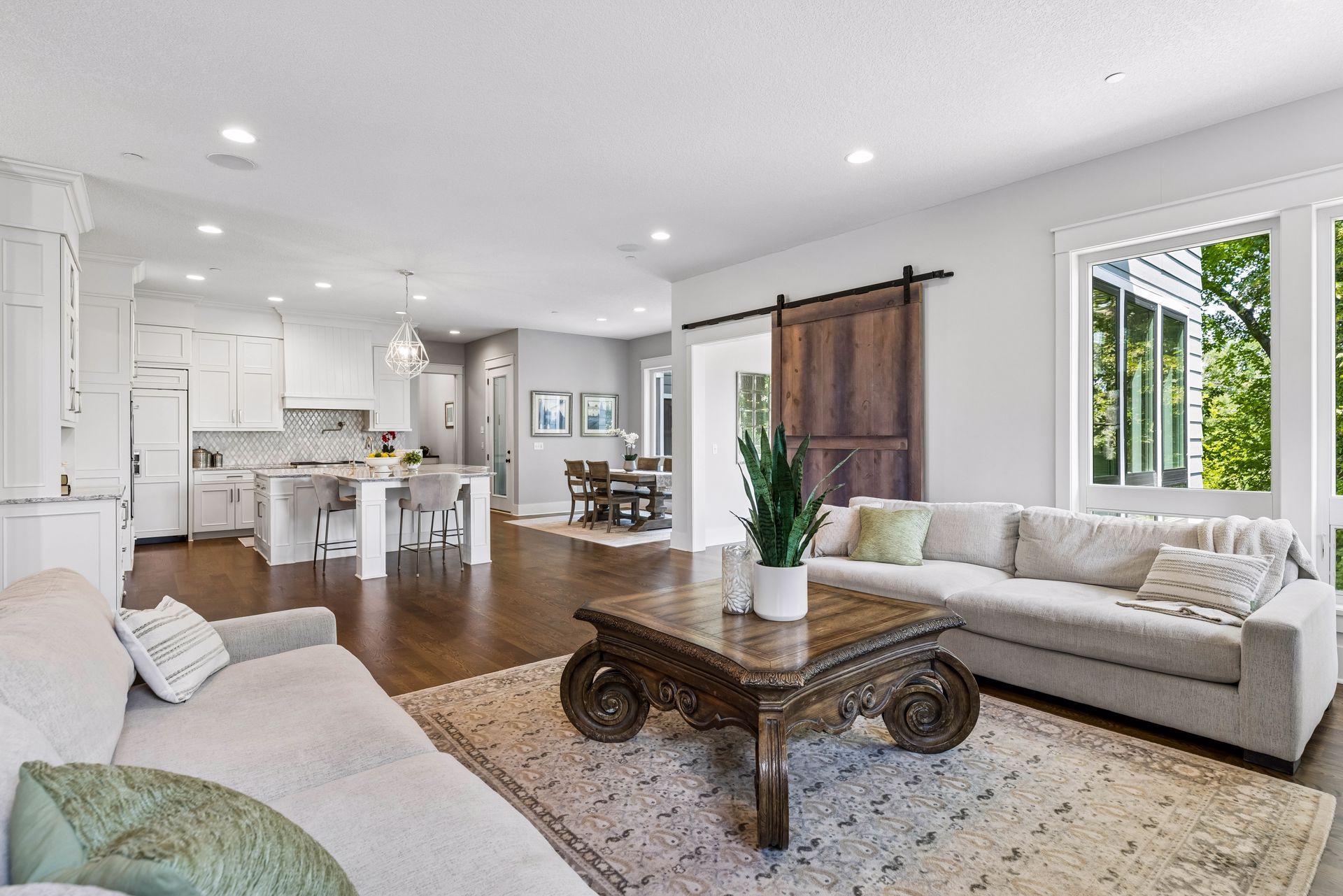  Luxury Living in Prestigious Woodland Hill Preserve - 物件實景