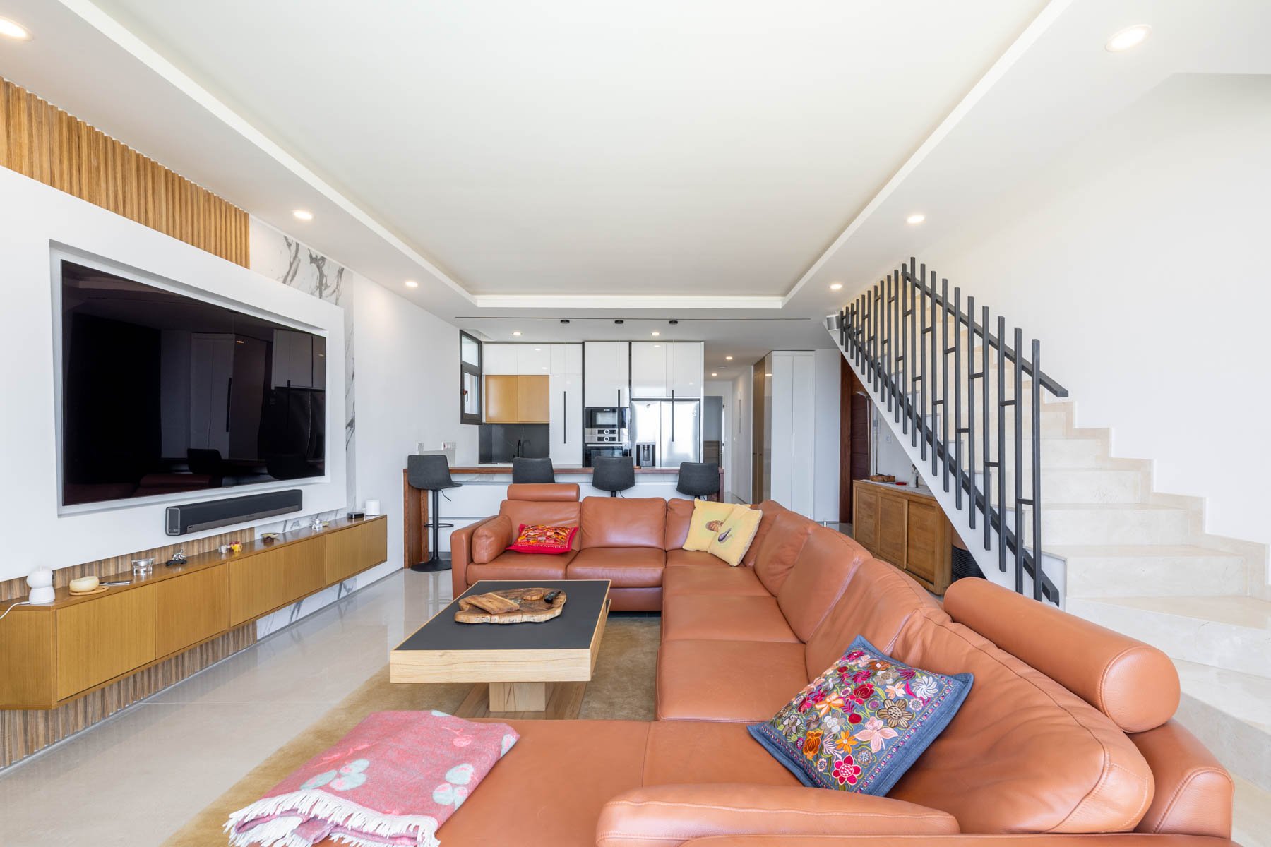  3-Bedroom Sea View Penthouse with Private Roof Terrace in Chloraka, Pafos - 物件實景