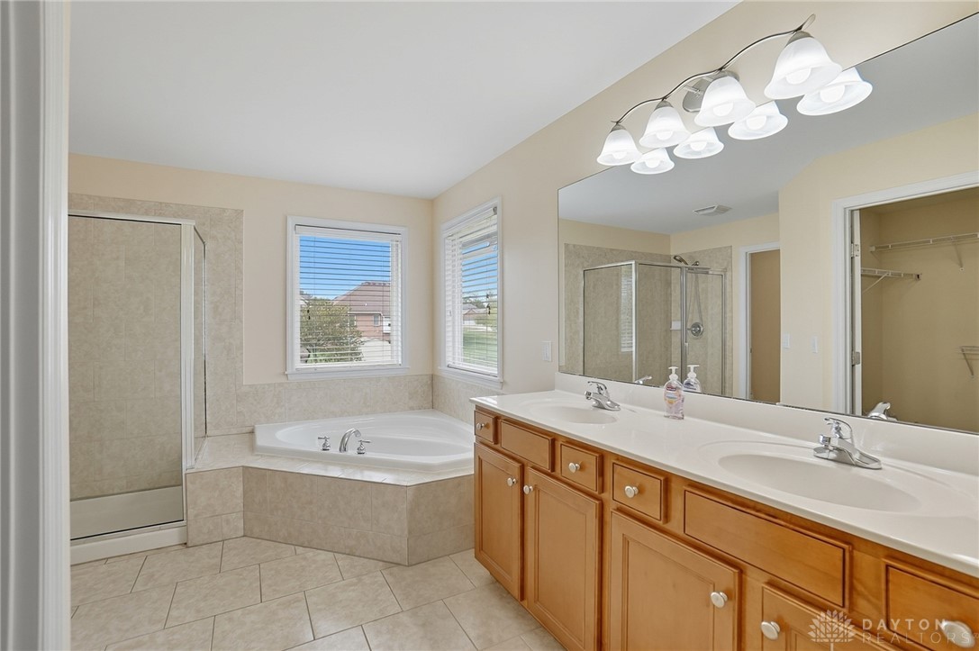 Clearcreek Twp, Ohio, 45458, United States, 4 Bedrooms Bedrooms, ,4 BathroomsBathrooms,Residential,For Sale,1966206