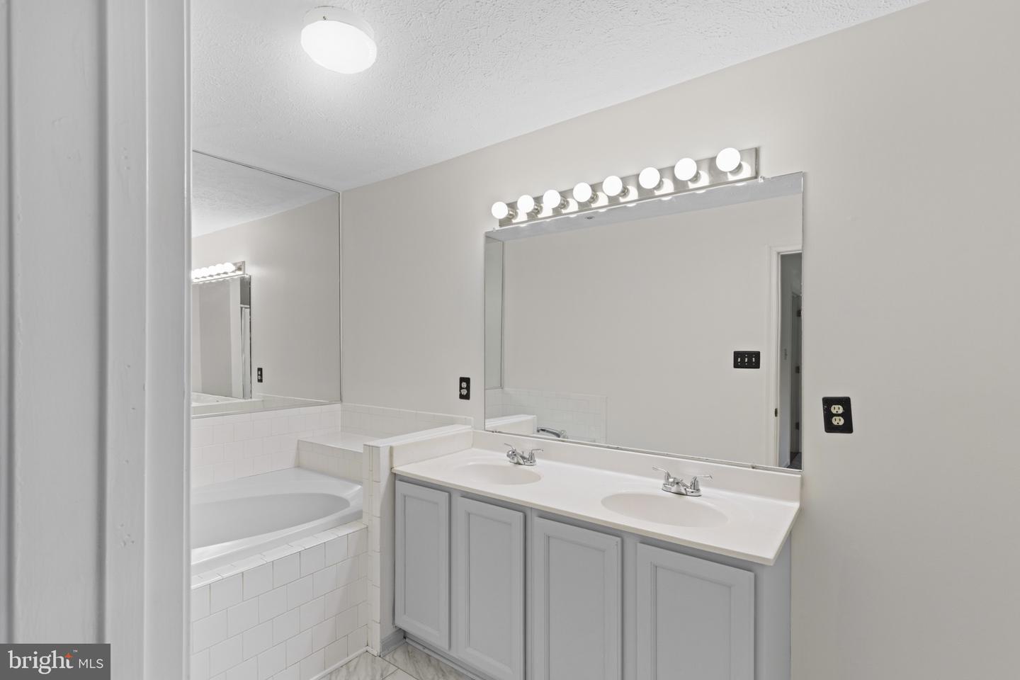 Crofton, Maryland, 21114, United States, 3 Bedrooms Bedrooms, ,4 BathroomsBathrooms,Residential,For Sale,1989271