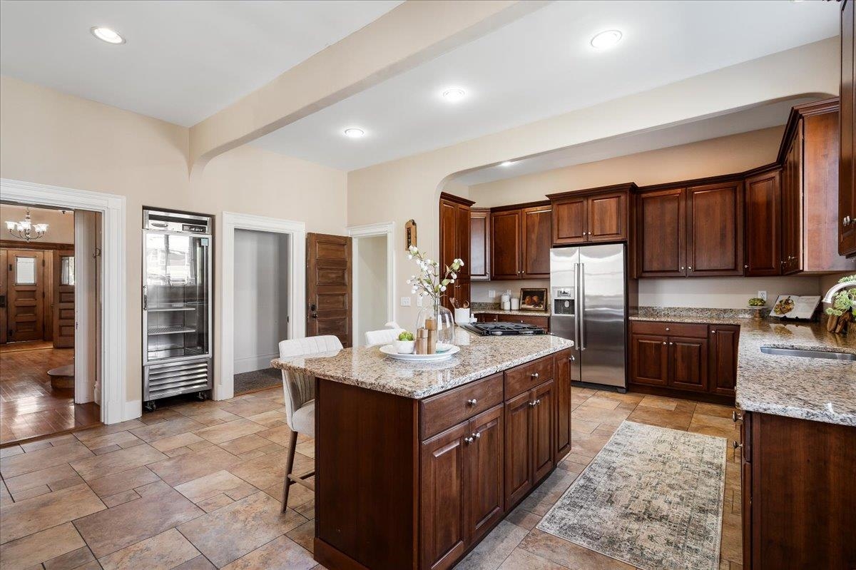 Manchester, New Hampshire, 03104, United States, 5 Bedrooms Bedrooms, ,6 BathroomsBathrooms,Residential,For Sale,1779351