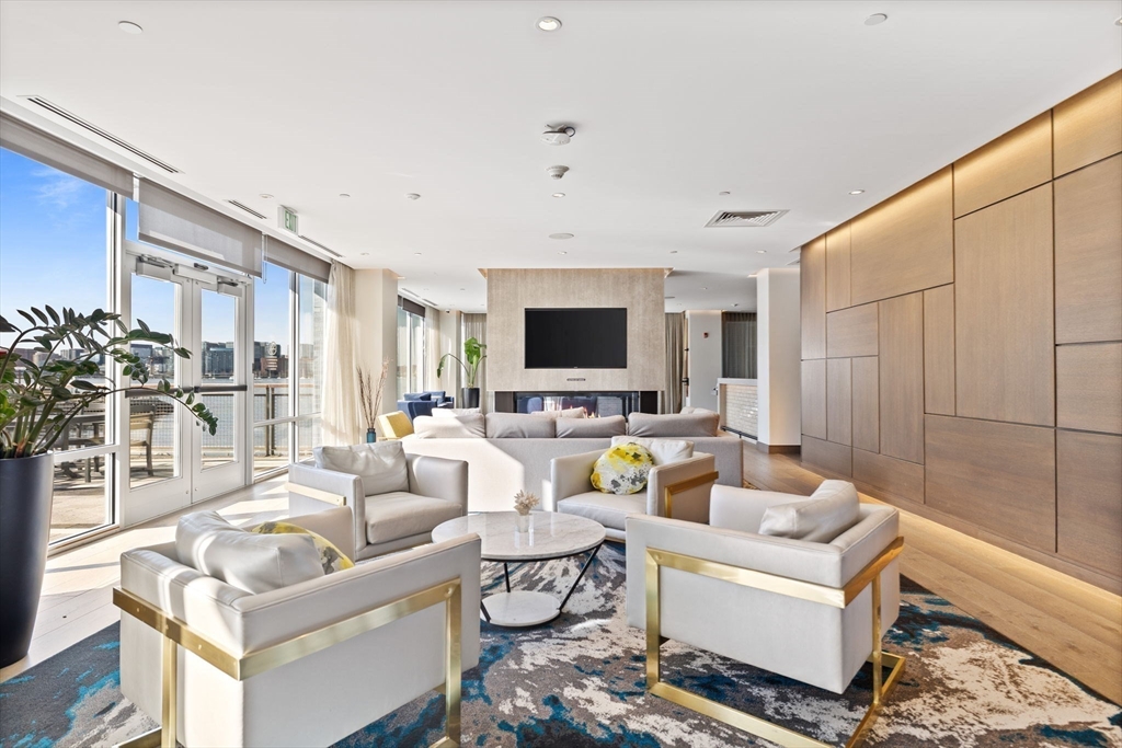 Boston, Massachusetts, 02128, United States, 2 Bedrooms Bedrooms, ,2 BathroomsBathrooms,Residential,For Sale,1780630