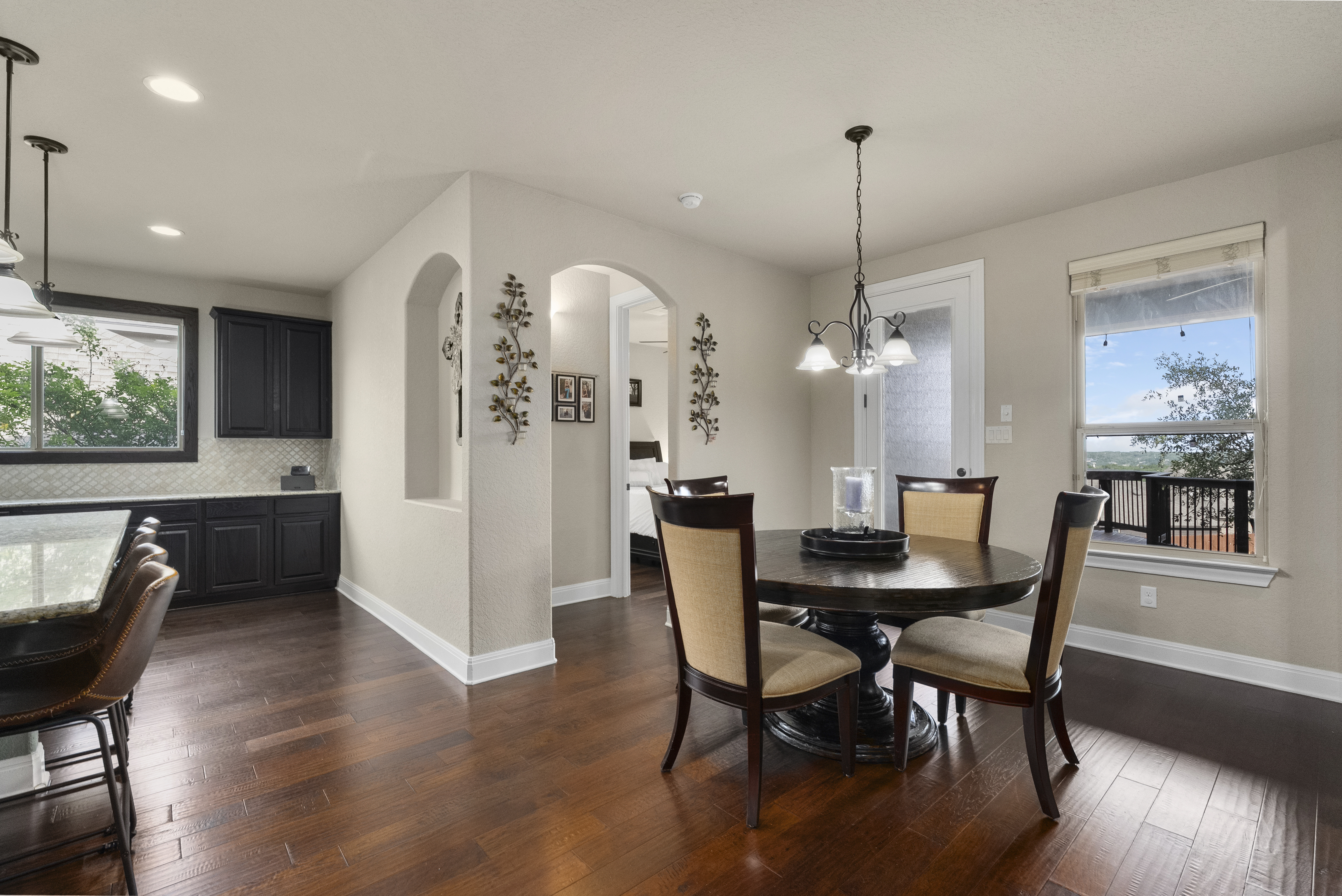  Thoughtfully Designed with Exceptional Floor Plan - 物件實景