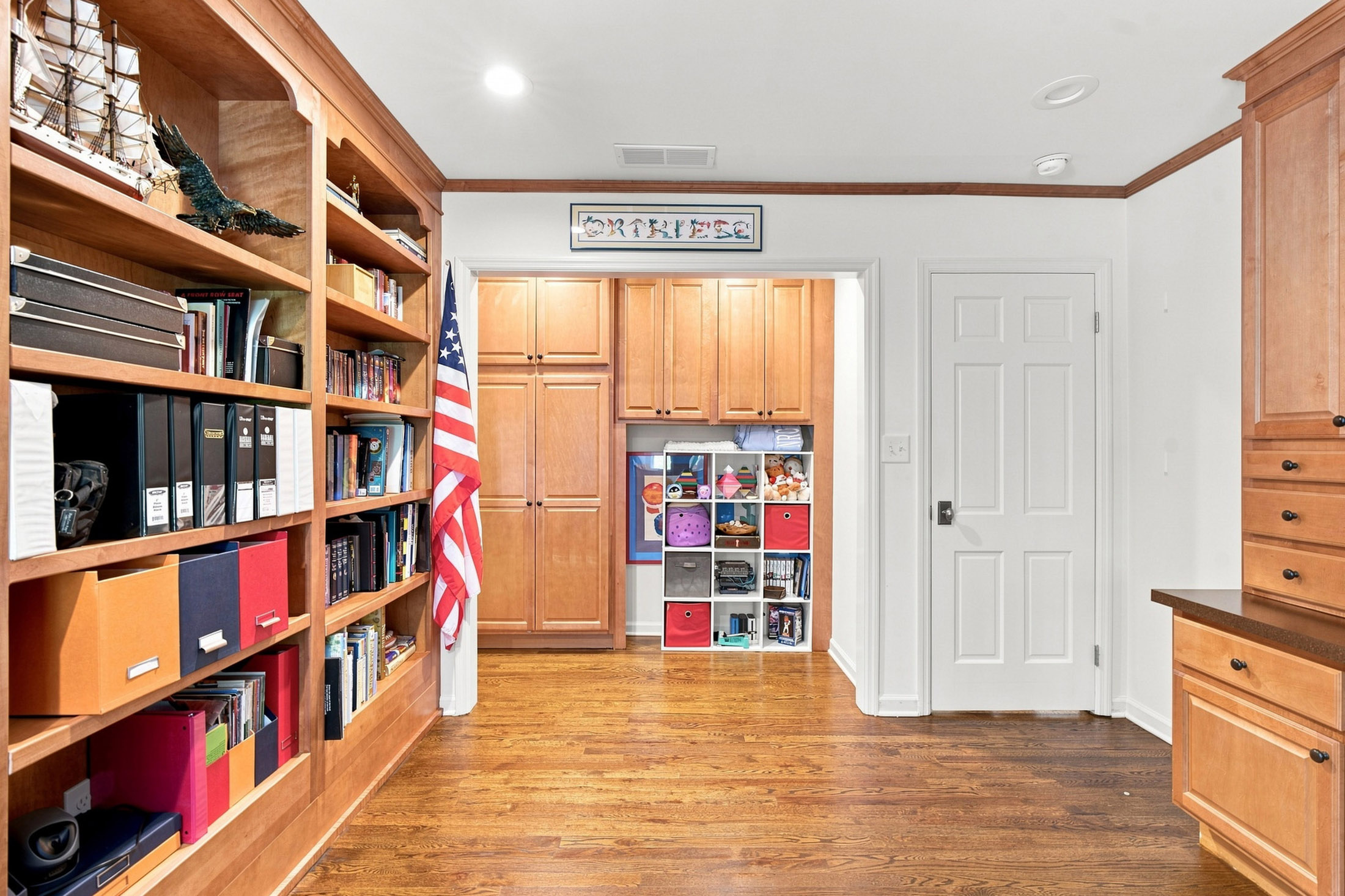  Thoughtfully Designed and Renovated Home in Londonberry Estates - 物件實景