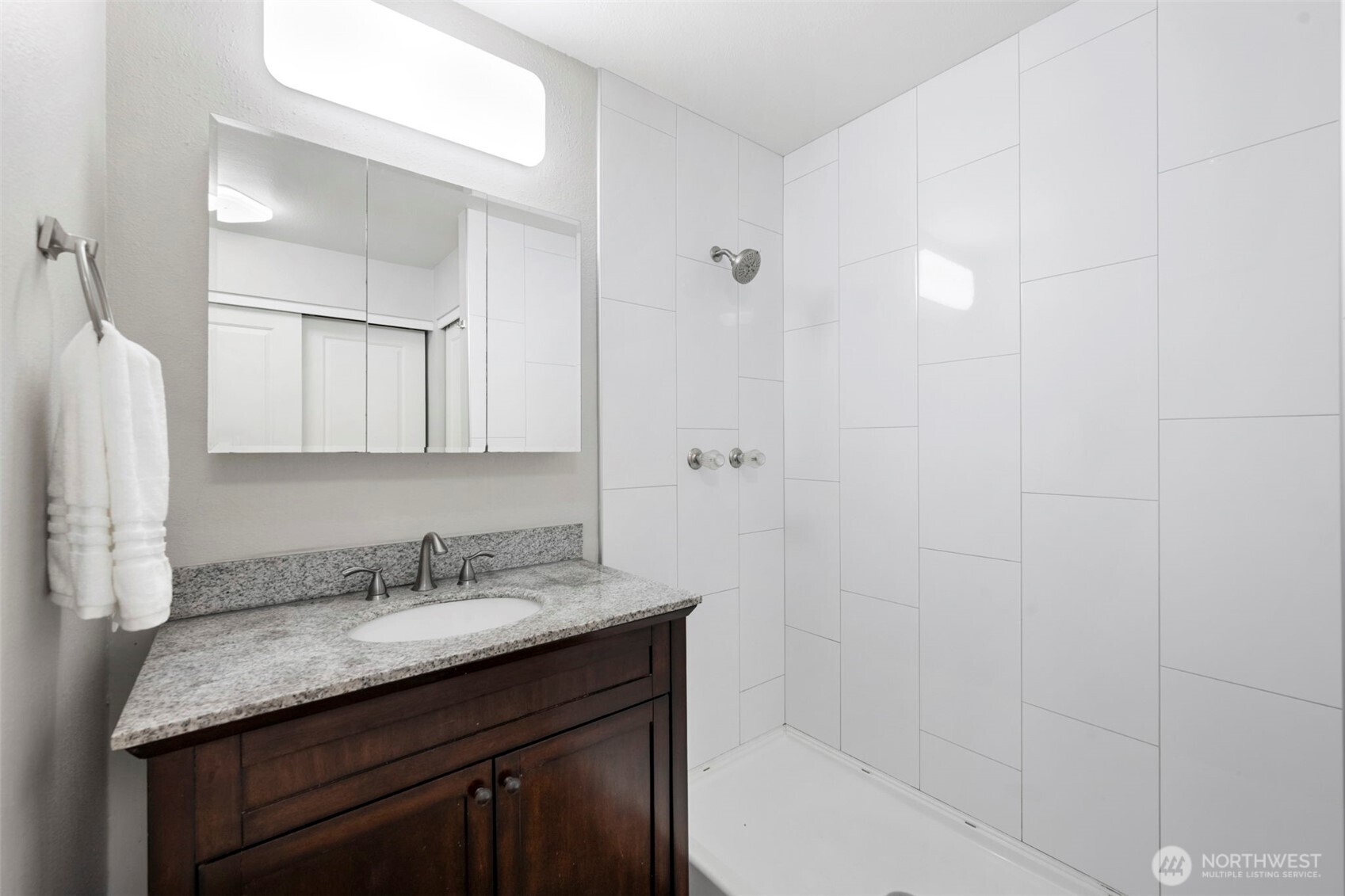 Kirkland, Washington, 98034, United States, 2 Bedrooms Bedrooms, ,1 BathroomBathrooms,Residential,For Sale,1906661