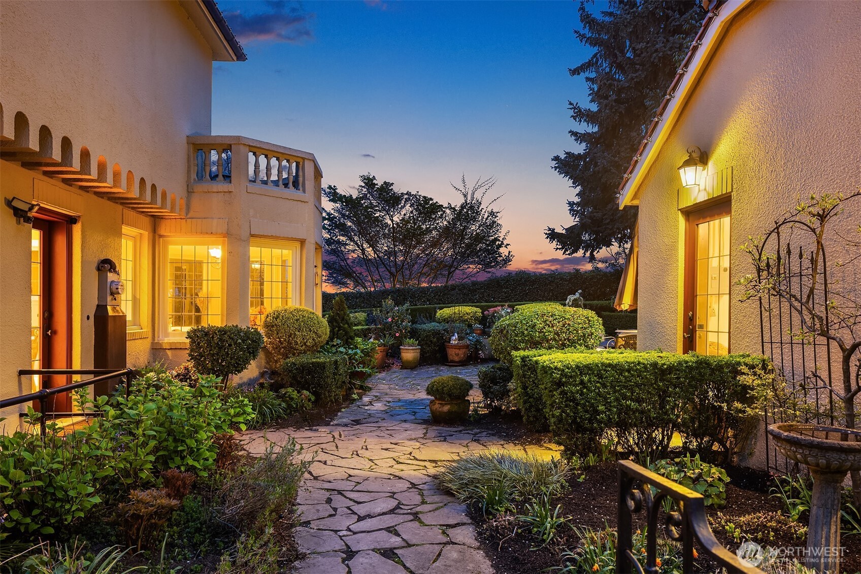 Seattle, Washington, 98112, United States, 4 Bedrooms Bedrooms, ,3 BathroomsBathrooms,Residential,For Sale,1770318