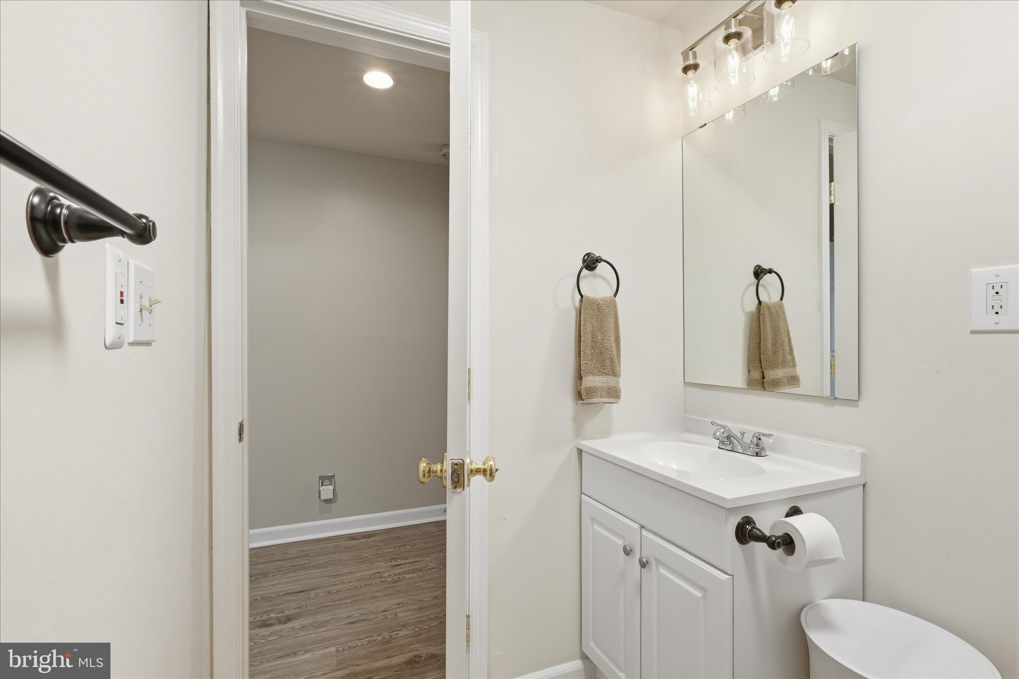 Woodbridge, Virginia, 22193, United States, 4 Bedrooms Bedrooms, ,4 BathroomsBathrooms,Residential,For Sale,2048672
