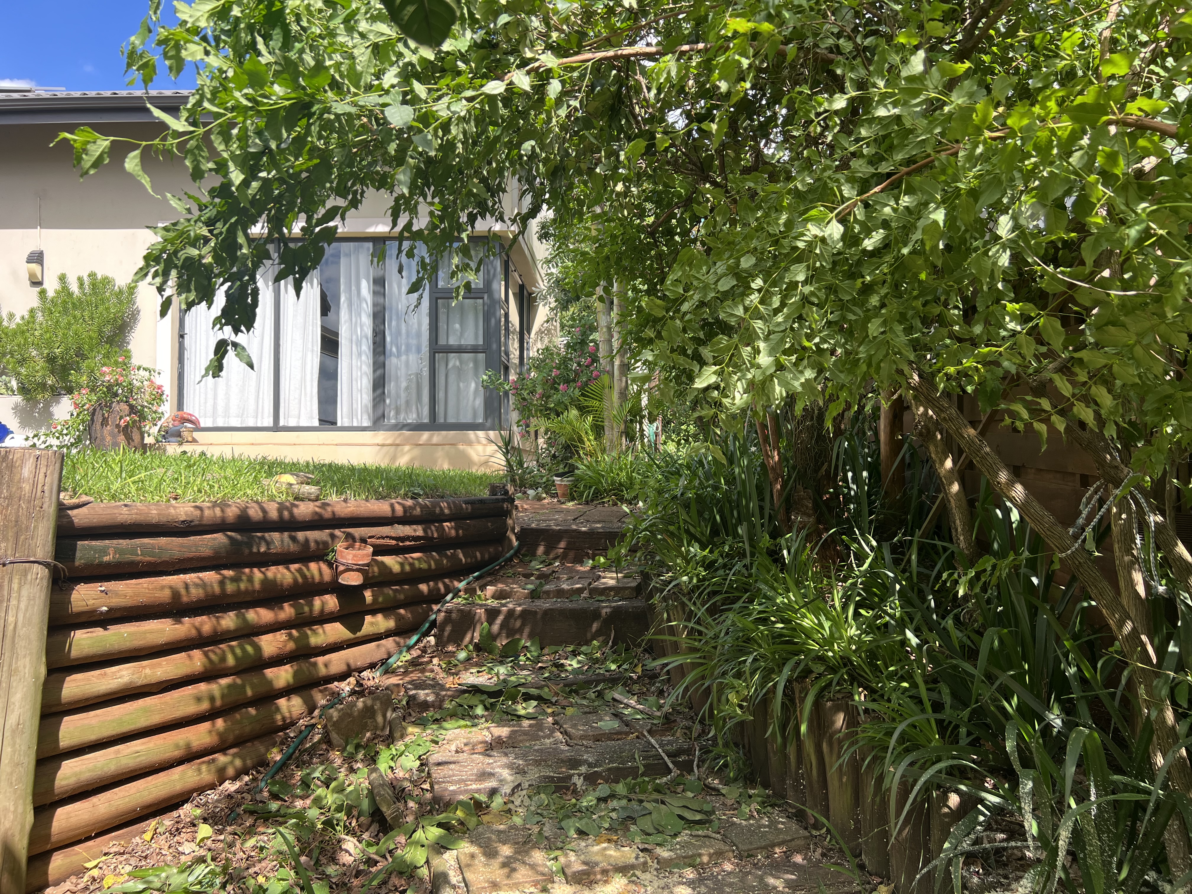  Meticulously maintained home with thoughtfully curated living spaces - 物件實景