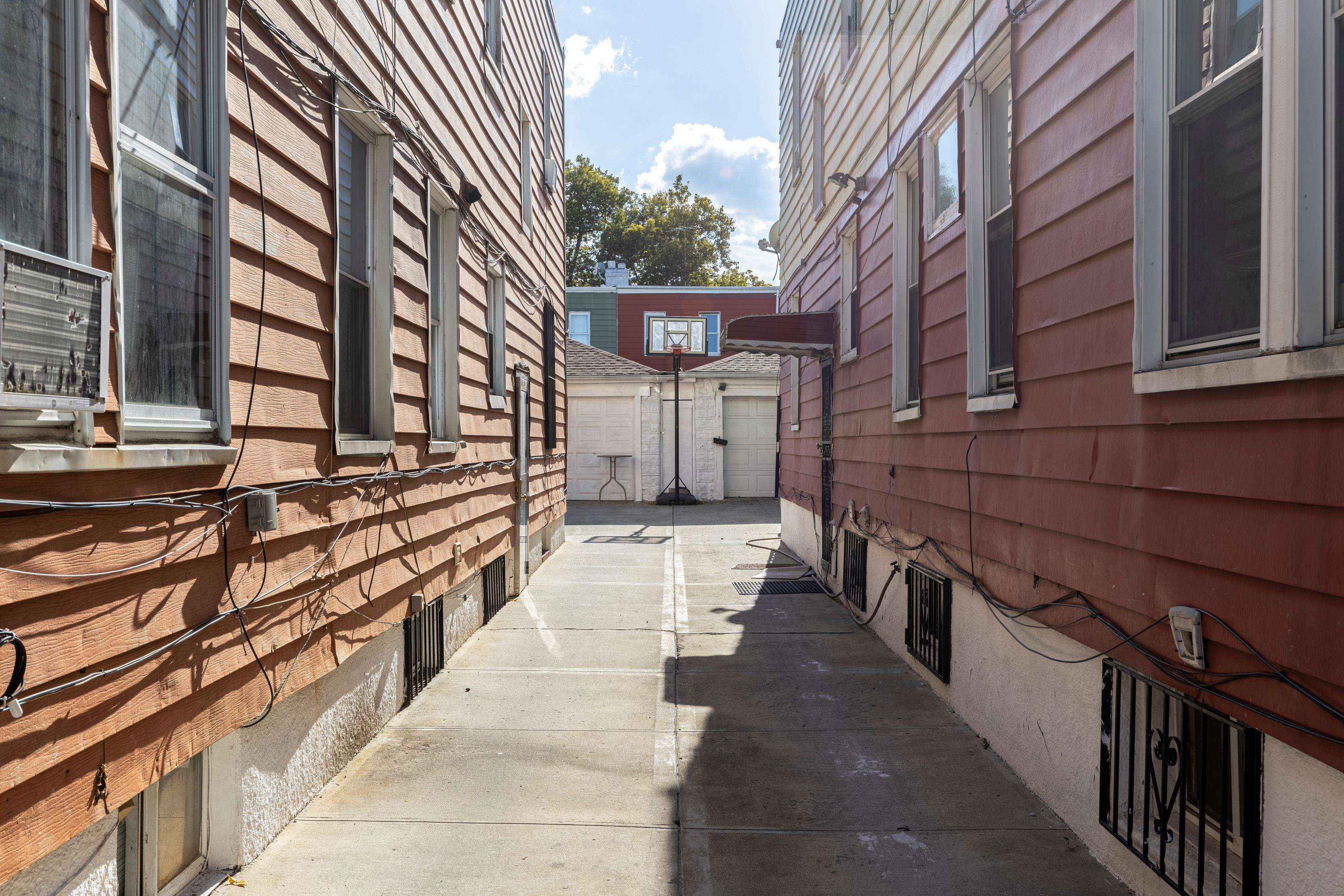 Corona, New York, 11368, United States, 10 Bedrooms Bedrooms, ,3 BathroomsBathrooms,Residential,For Sale,1976119