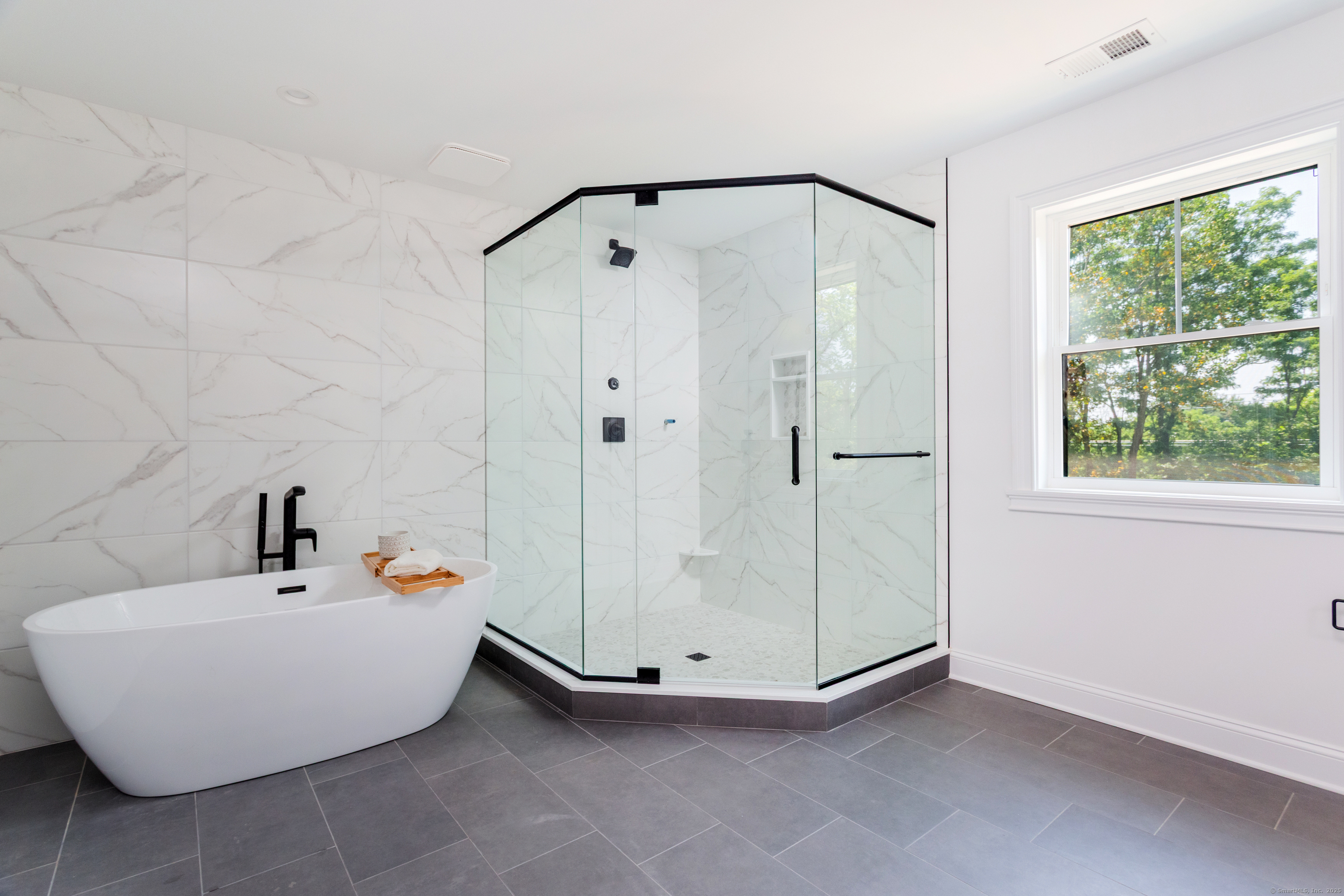 Stratford, Connecticut, 06614, United States, 4 Bedrooms Bedrooms, ,3 BathroomsBathrooms,Residential,For Sale,1987669