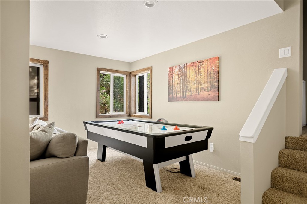 Lake Arrowhead, California, 92352, United States, 4 Bedrooms Bedrooms, ,4 BathroomsBathrooms,Residential,For Sale,1939836