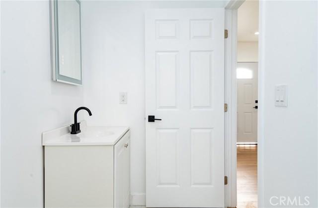 Los Angeles, California, 90001, United States, 5 Bedrooms Bedrooms, ,5 BathroomsBathrooms,Residential,For Sale,2009948