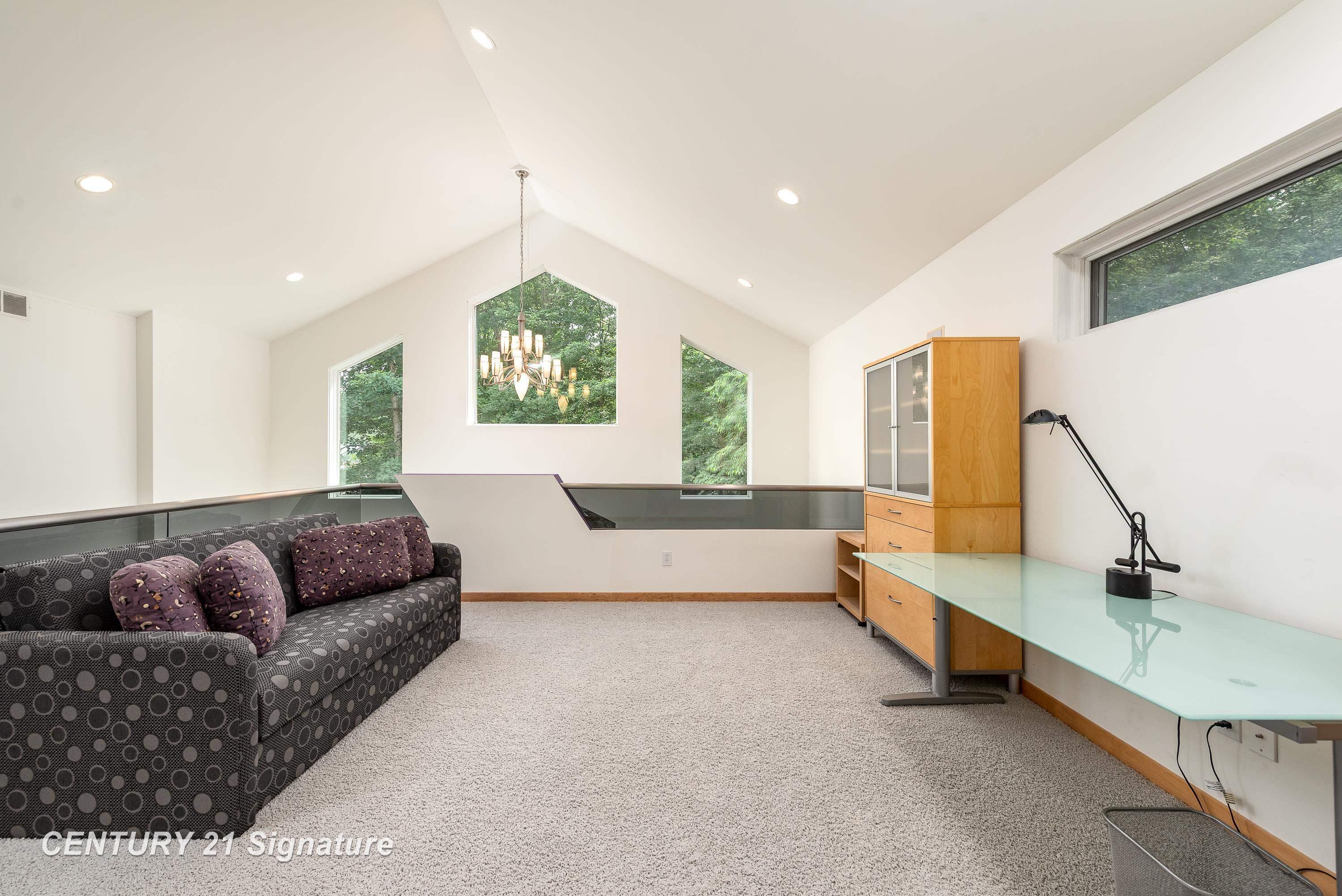 Midland, Michigan, 48642, United States, 4 Bedrooms Bedrooms, ,5 BathroomsBathrooms,Residential,For Sale,2019311