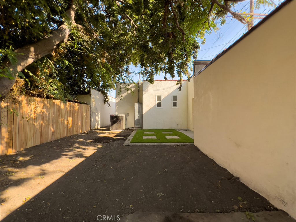 LOS ANGELES, California, 90018, United States, 3 Bedrooms Bedrooms, ,2 BathroomsBathrooms,Residential,For Sale,1747576
