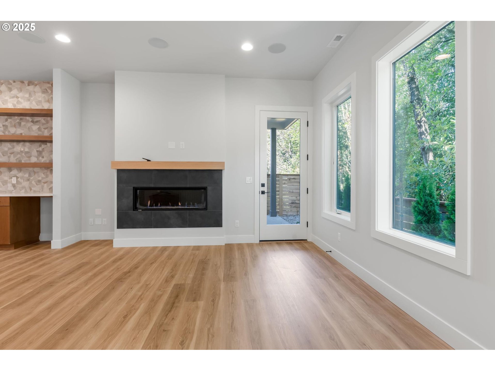 Portland, Oregon, 97219, United States, 3 Bedrooms Bedrooms, ,3 BathroomsBathrooms,Residential,For Sale,1998878