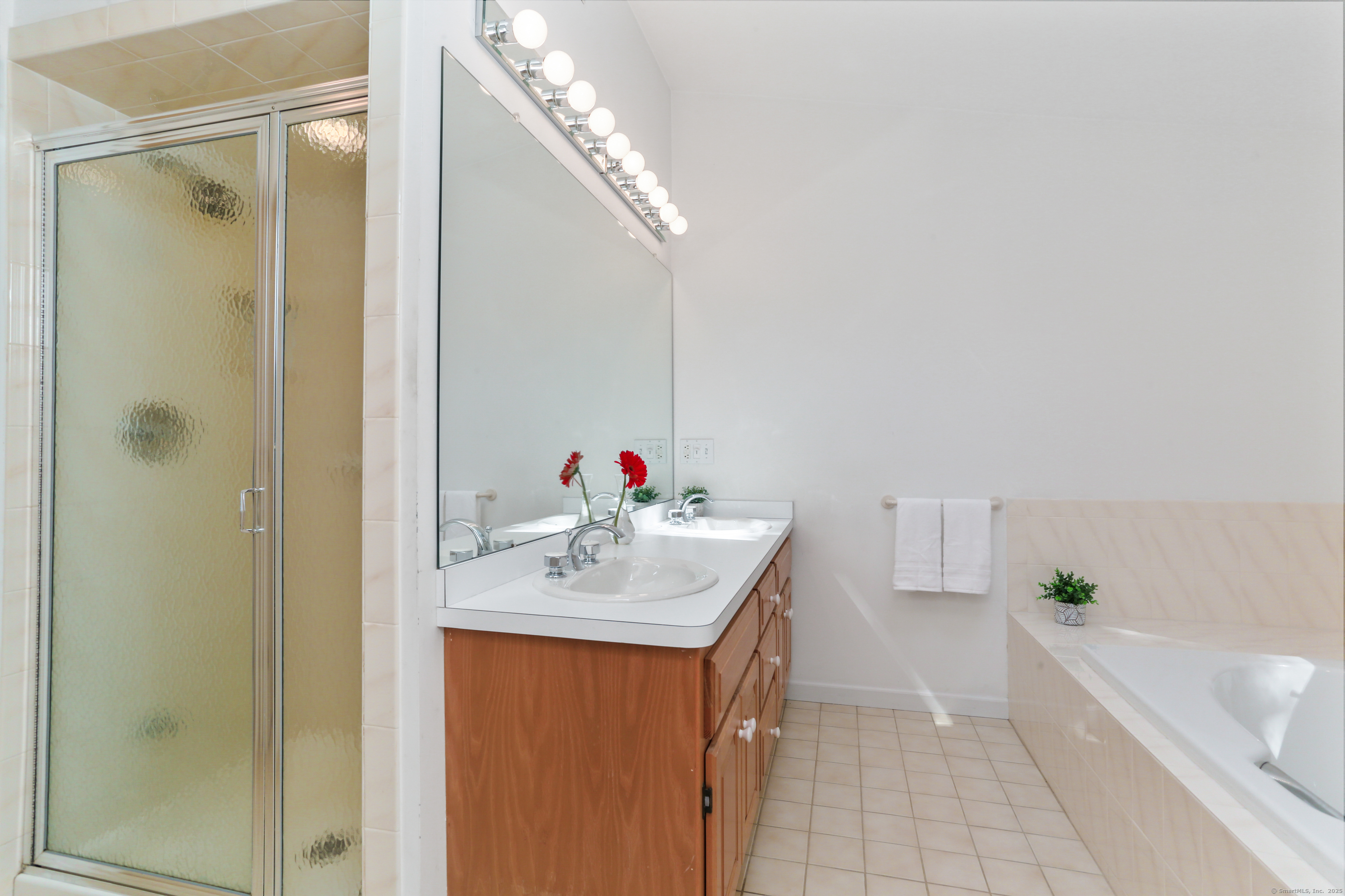Fairfield, Connecticut, 06825, United States, 4 Bedrooms Bedrooms, ,3 BathroomsBathrooms,Residential,For Sale,1934186