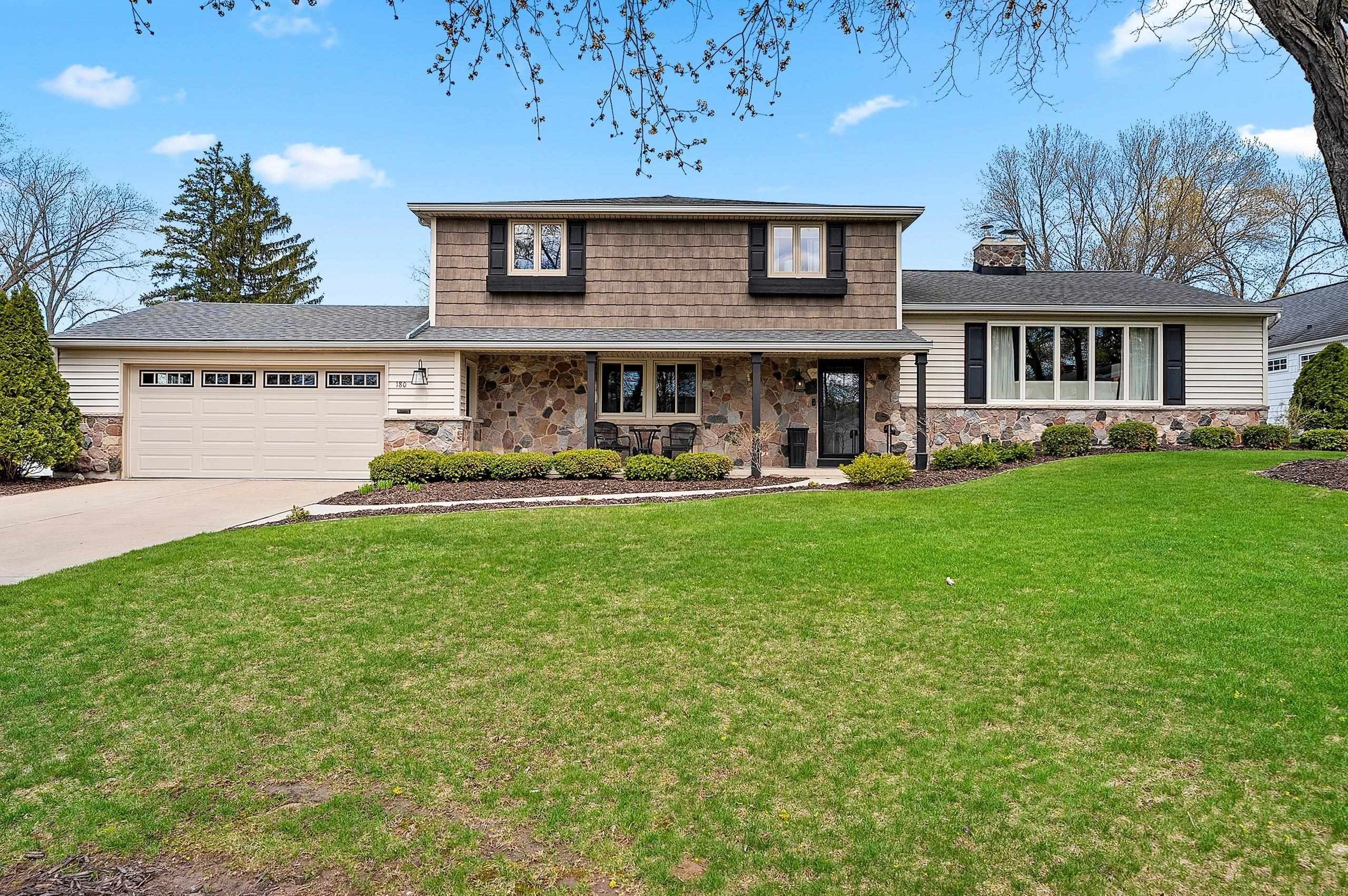 GREEN BAY, Wisconsin, 54301, United States, 4 Bedrooms Bedrooms, ,3 BathroomsBathrooms,Residential,For Sale,2048088