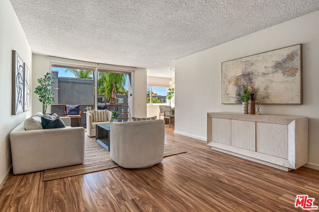 Sherman Oaks, California, 91423, United States, 2 Bedrooms Bedrooms, ,2 BathroomsBathrooms,Residential,For Sale,1920013