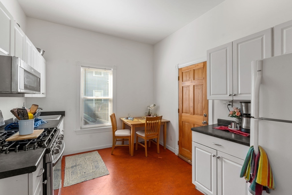 Somerville, Massachusetts, 02145, United States, 5 Bedrooms Bedrooms, ,3 BathroomsBathrooms,Residential,For Sale,1818195