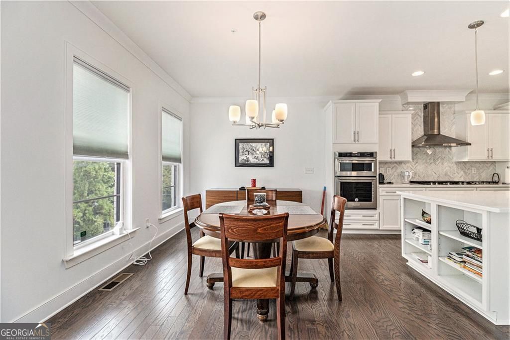 Atlanta, Georgia, 30324, United States, 4 Bedrooms Bedrooms, ,5 BathroomsBathrooms,Residential,For Sale,1909913