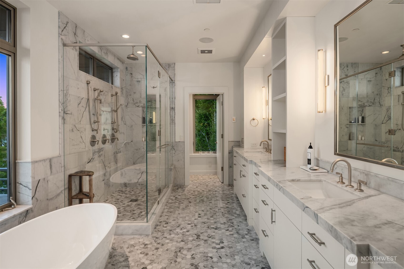 Seattle, Washington, 98105, United States, 6 Bedrooms Bedrooms, ,5 BathroomsBathrooms,Residential,For Sale,1993389