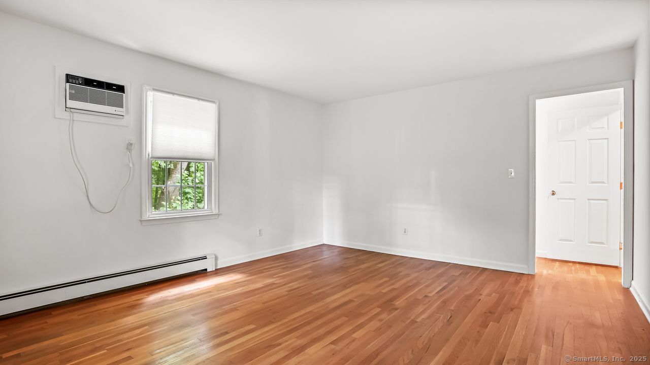 Easton, Connecticut, 06612, United States, 4 Bedrooms Bedrooms, ,4 BathroomsBathrooms,Residential,For Sale,1895469