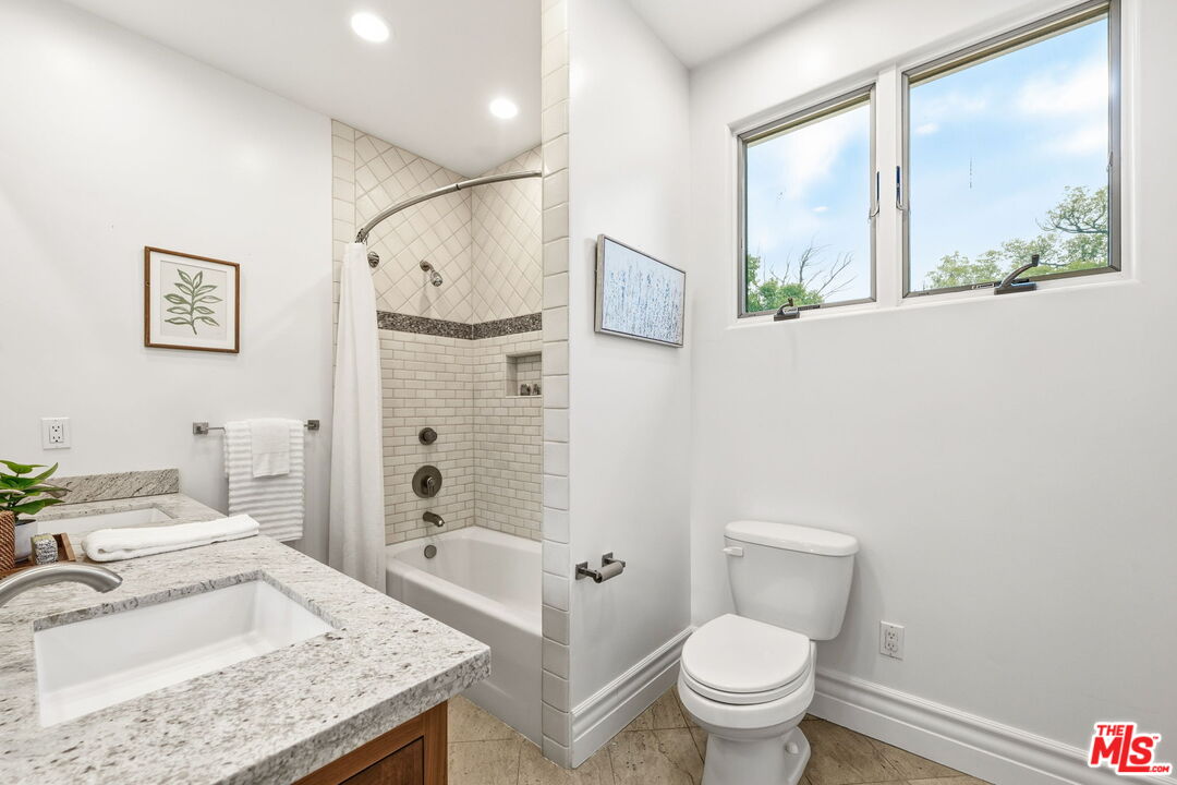 Encino, California, 91436, United States, 4 Bedrooms Bedrooms, ,3 BathroomsBathrooms,Residential,For Sale,1988091