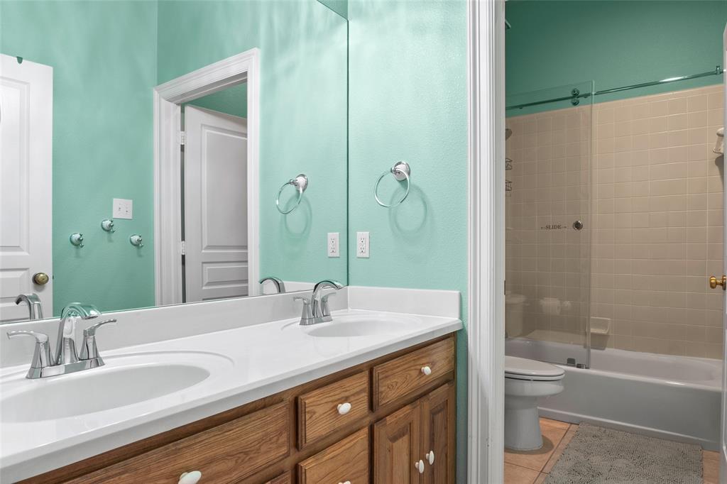 Midlothian, Texas, 76065, United States, 5 Bedrooms Bedrooms, ,4 BathroomsBathrooms,Residential,For Sale,1977052