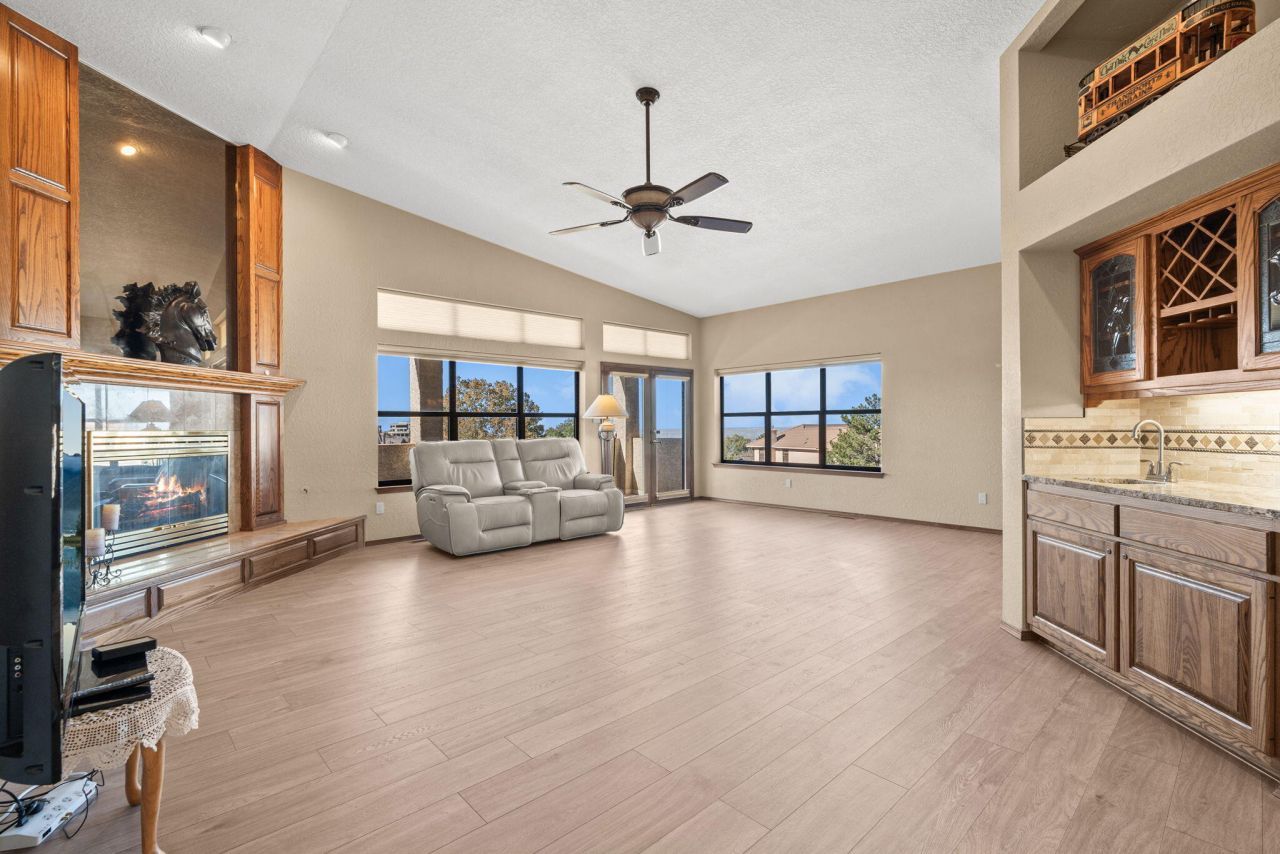 Albuquerque, New Mexico, 87112, United States, 4 Bedrooms Bedrooms, ,3 BathroomsBathrooms,Residential,For Sale,1985067