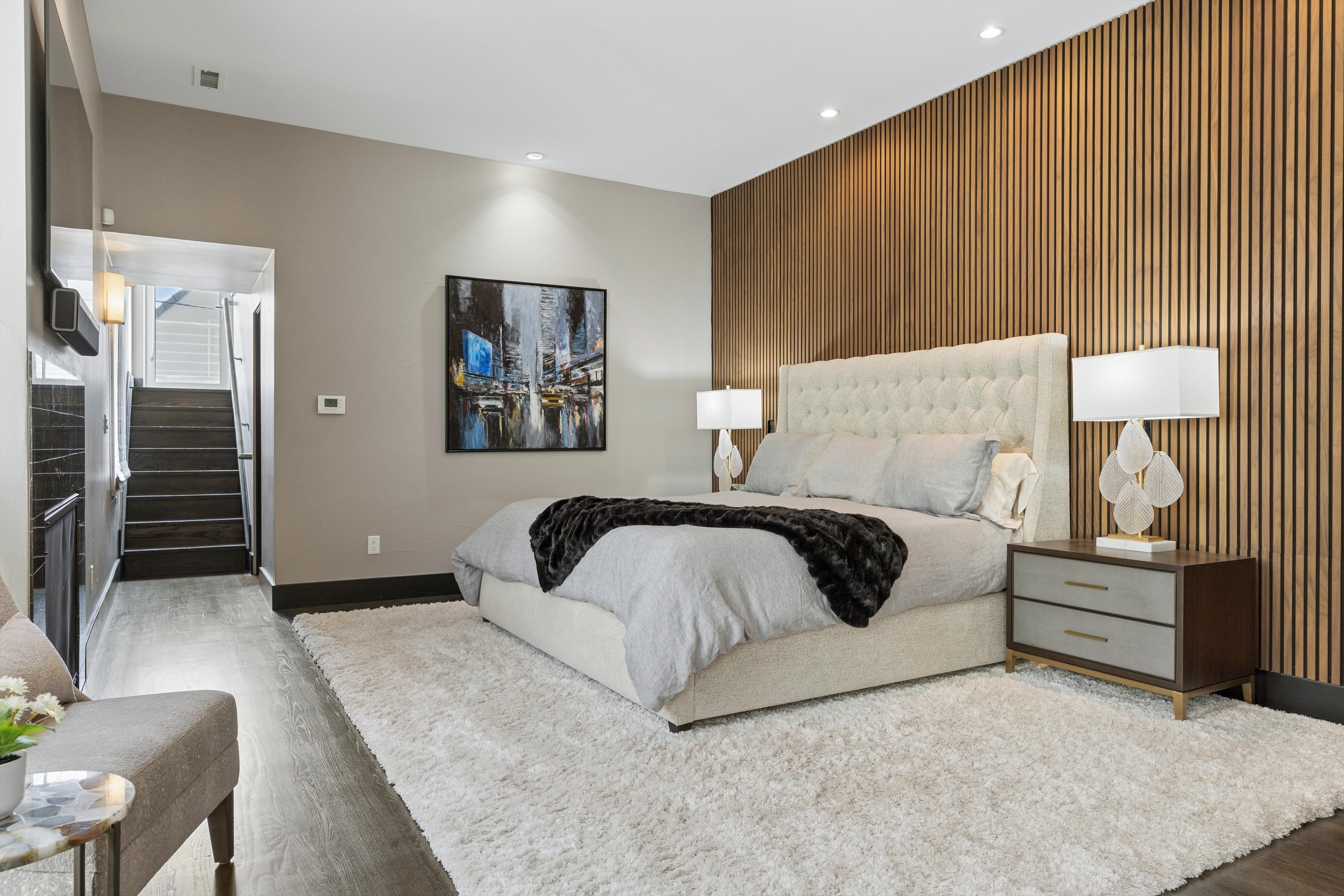  Contemporary residence combines sophisticated design with functional floor plan - 物件實景
