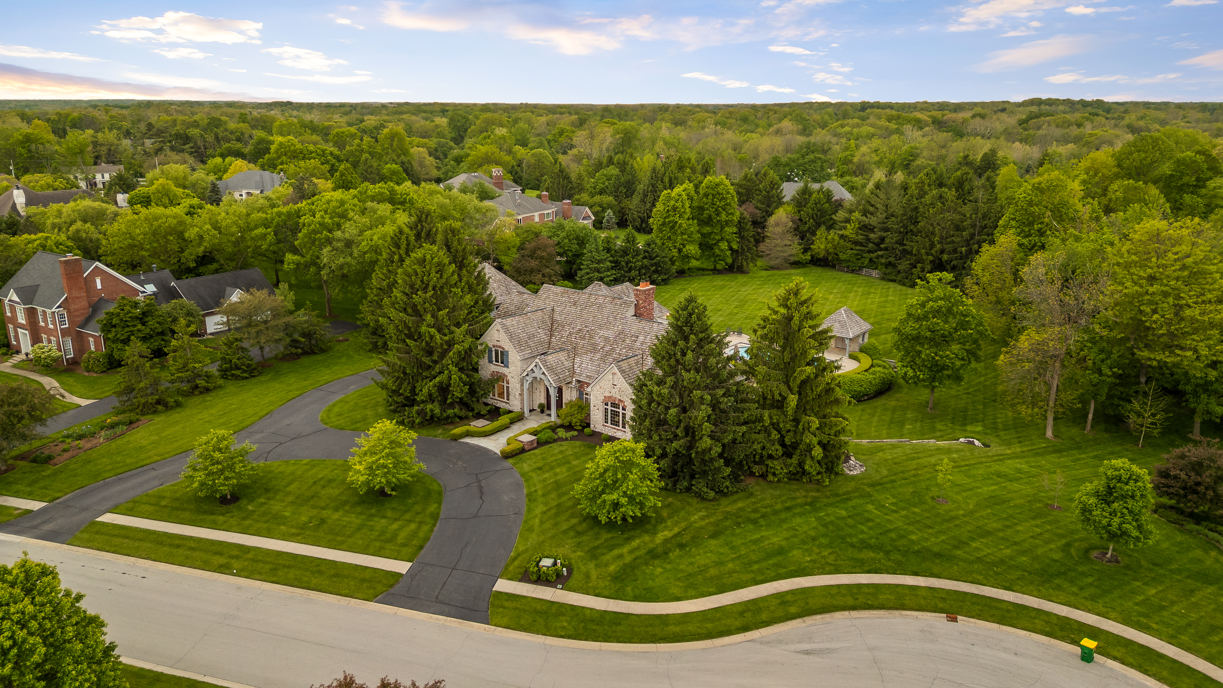 Signature Estate Set on More than 2 Acres in Desirable Zionsville Neighborhood - 物件實景