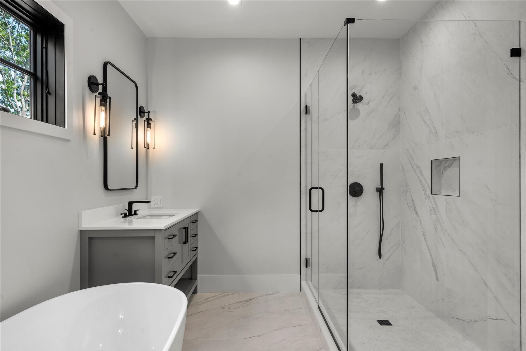 Quiogue, New York, 11978, United States, 5 Bedrooms Bedrooms, ,5 BathroomsBathrooms,Residential,For Sale,1751260
