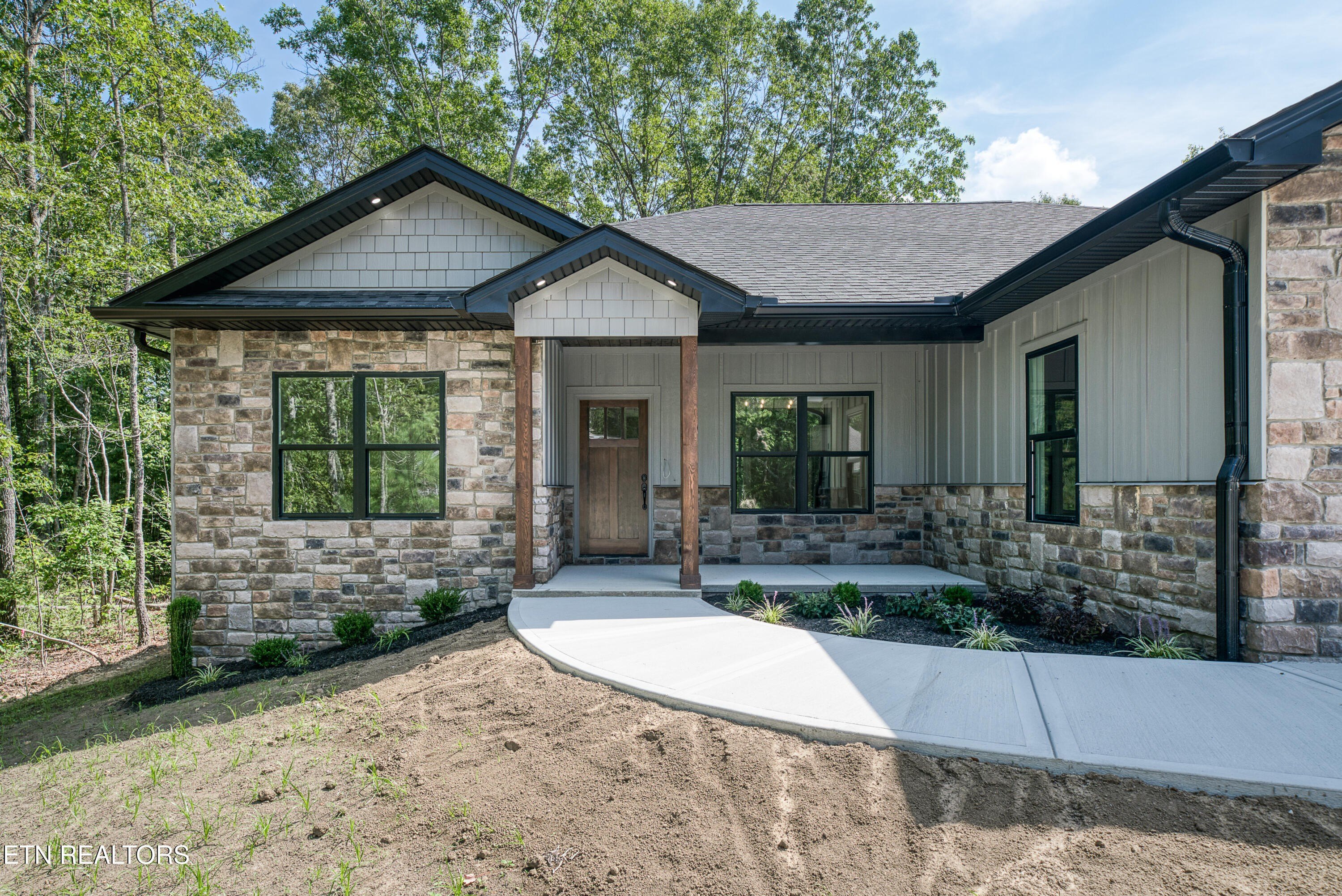 Crossville, Tennessee, 38558, United States, 3 Bedrooms Bedrooms, ,2 BathroomsBathrooms,Residential,For Sale,1937807
