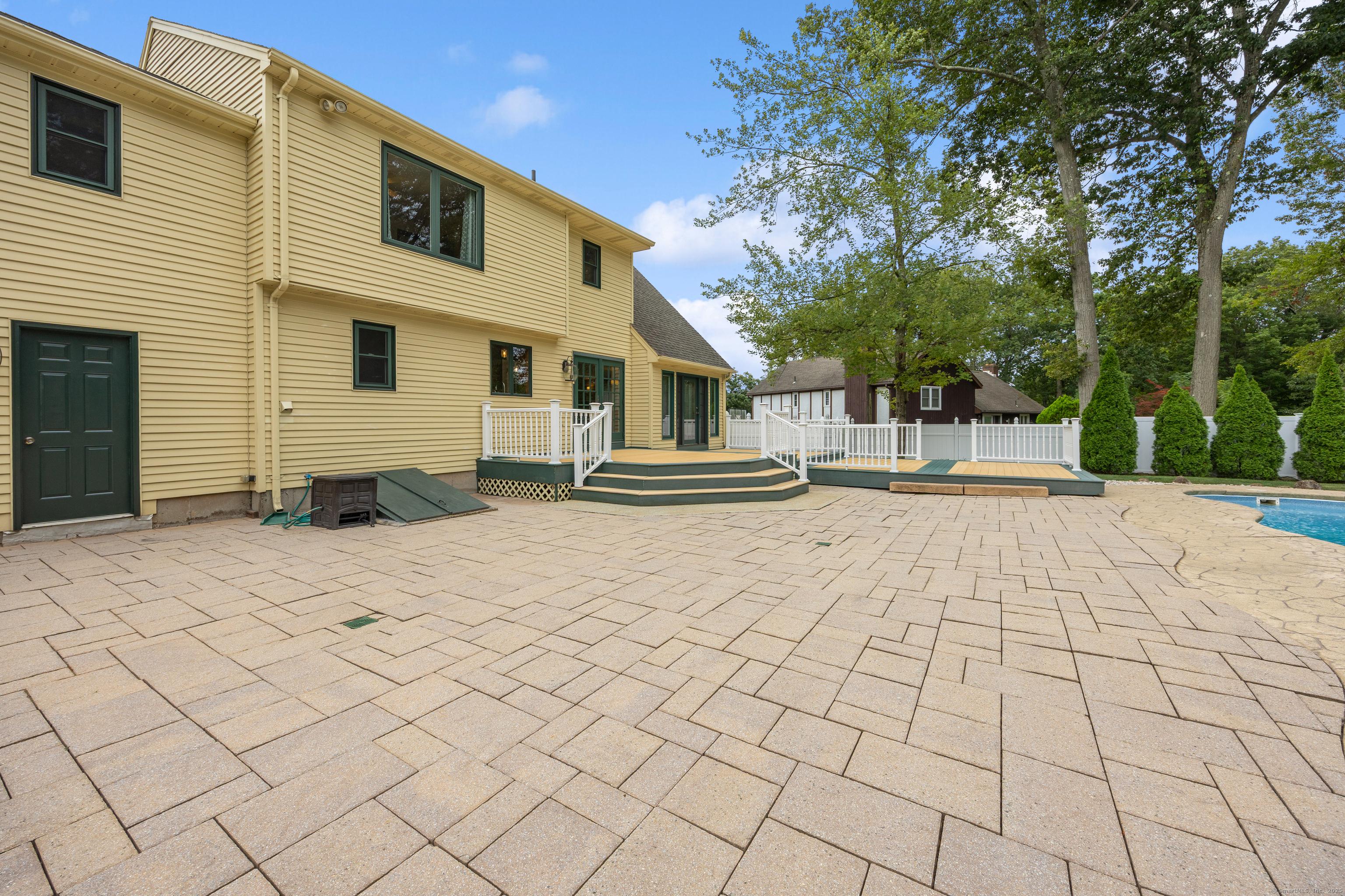 Southington, Connecticut, 06489, United States, 3 Bedrooms Bedrooms, ,3 BathroomsBathrooms,Residential,For Sale,1935376