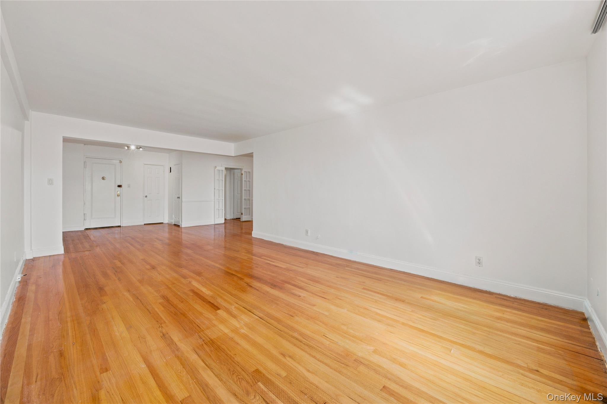  72-10 112 Street, Forest Hills, NY, 11375 - 物件實景