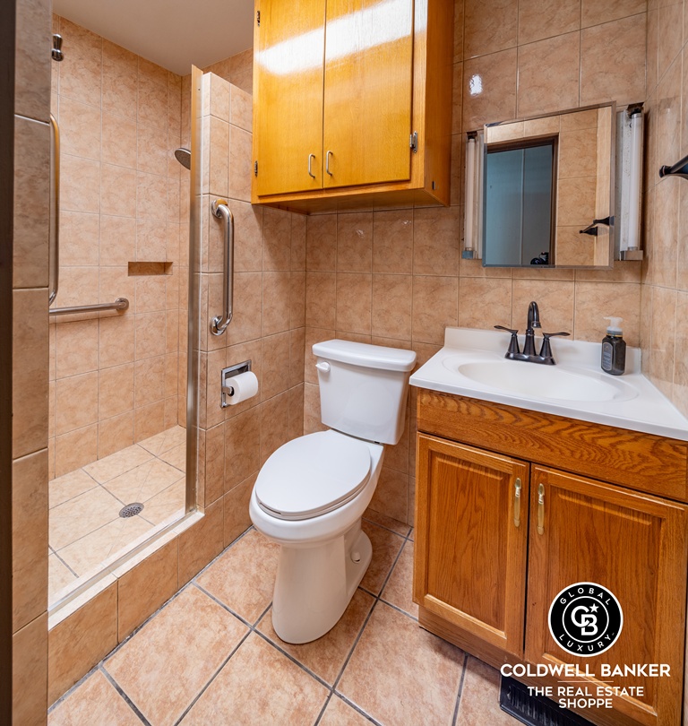 Garden City, Kansas, 67846, United States, 4 Bedrooms Bedrooms, ,Residential,For Sale,2003039