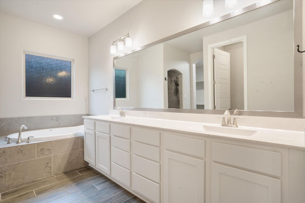 Rio Rancho, New Mexico, 87124, United States, 4 Bedrooms Bedrooms, ,4 BathroomsBathrooms,Residential,For Sale,1919636