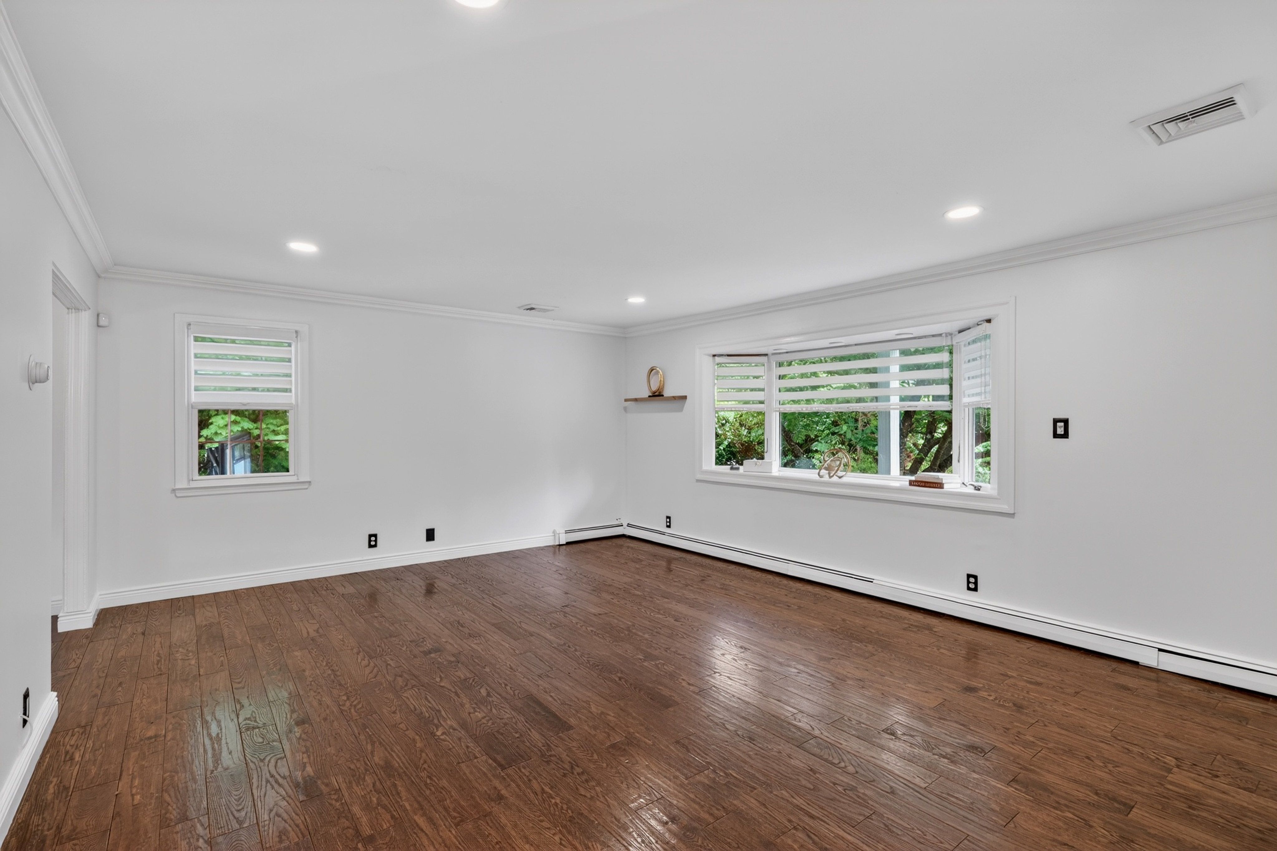  585 Bedford Road - 物件實景