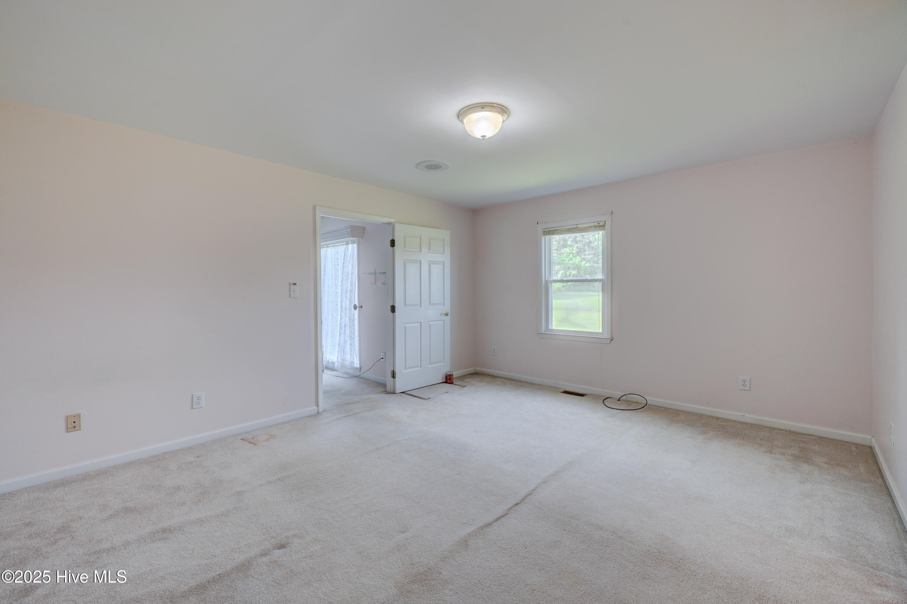 Burgaw, North Carolina, 28425, United States, 4 Bedrooms Bedrooms, ,4 BathroomsBathrooms,Residential,For Sale,1818380