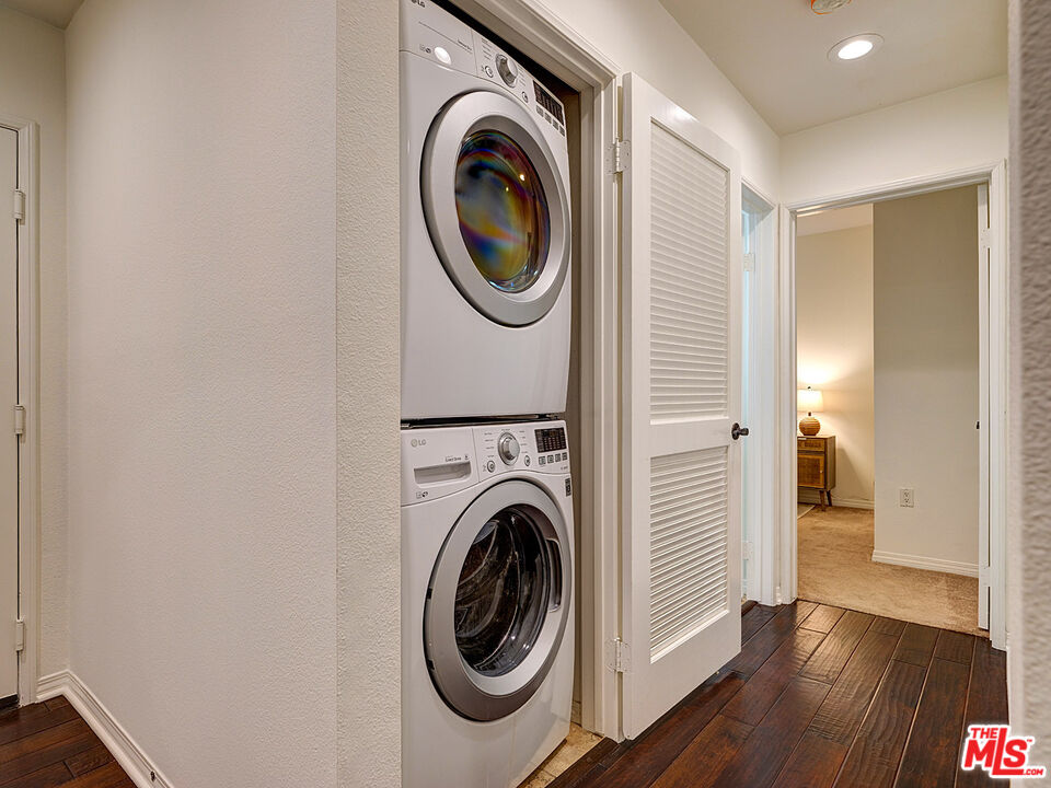 Playa Vista, California, 90094, United States, 2 Bedrooms Bedrooms, ,2 BathroomsBathrooms,Residential,For Sale,1917212